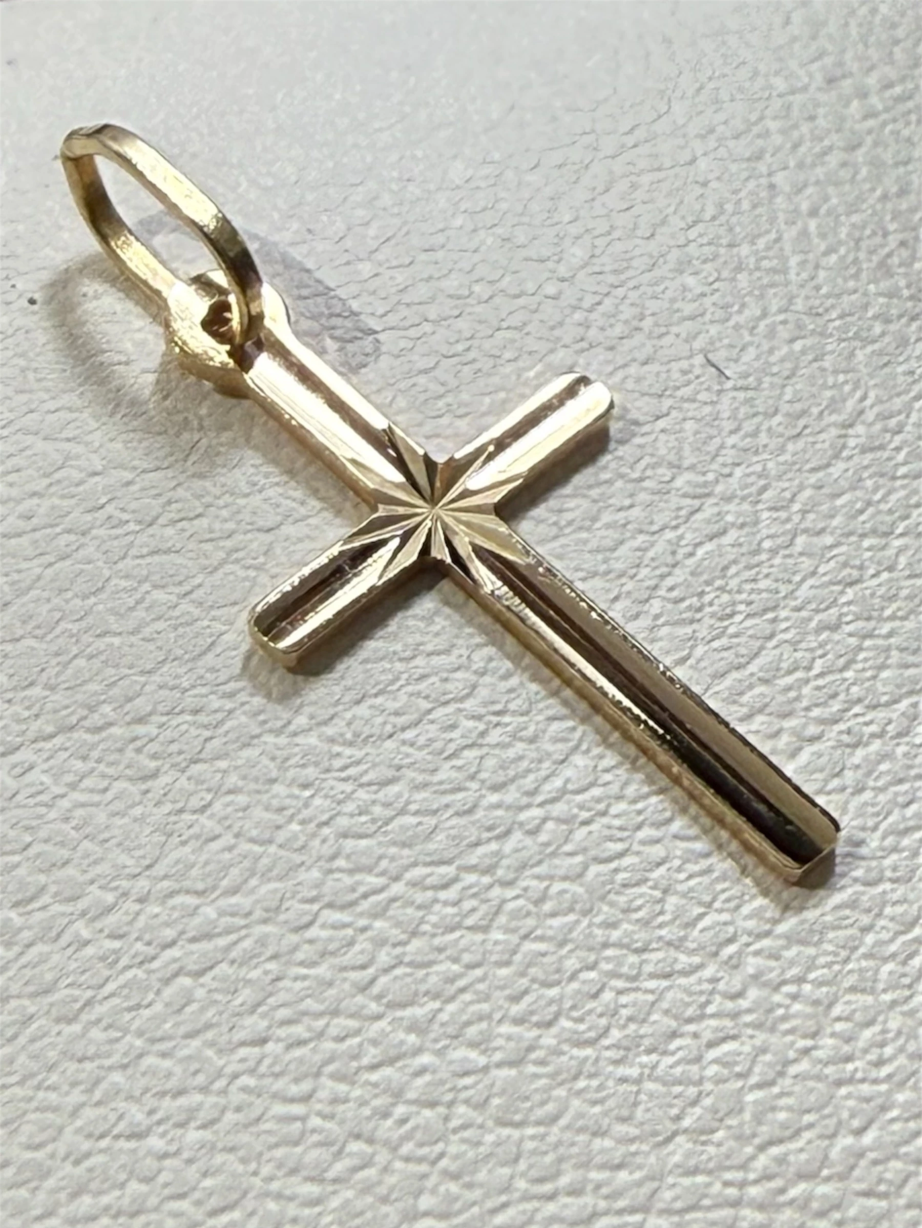 piekny-zloty-krzyz-036g-585-typ-129254-2