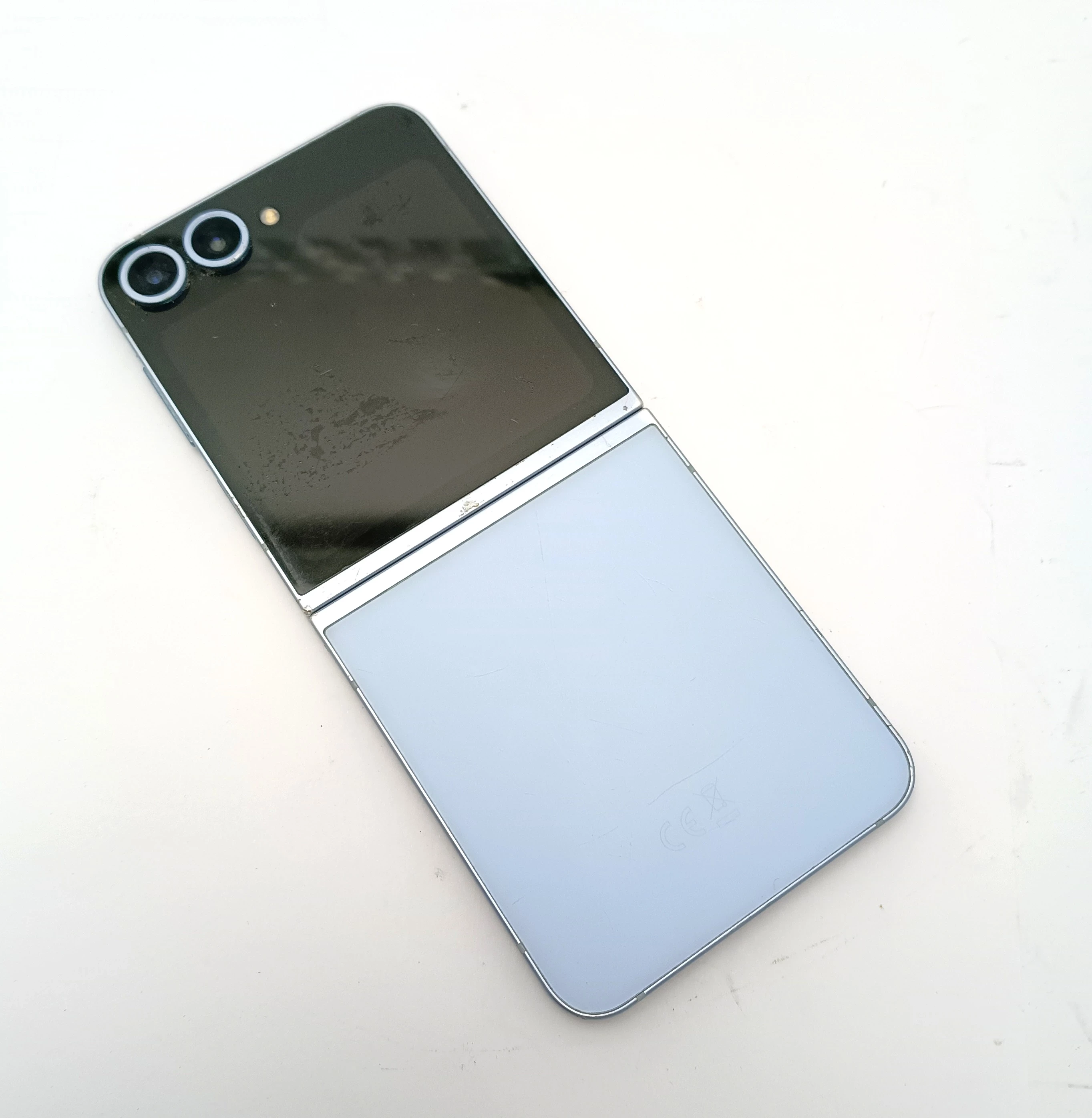 telefon-samsung-galaxy-z-flip-6-kod-producenta-sm-f741blbgeue