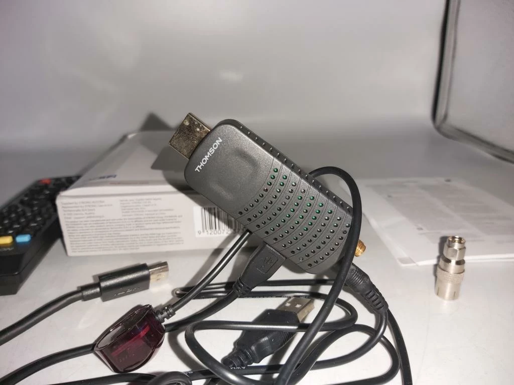 dekoder-dvb-t2-thomson-tht82-82-pudelko-waga-produktu-z-opakowaniem-jednostkowym-0390