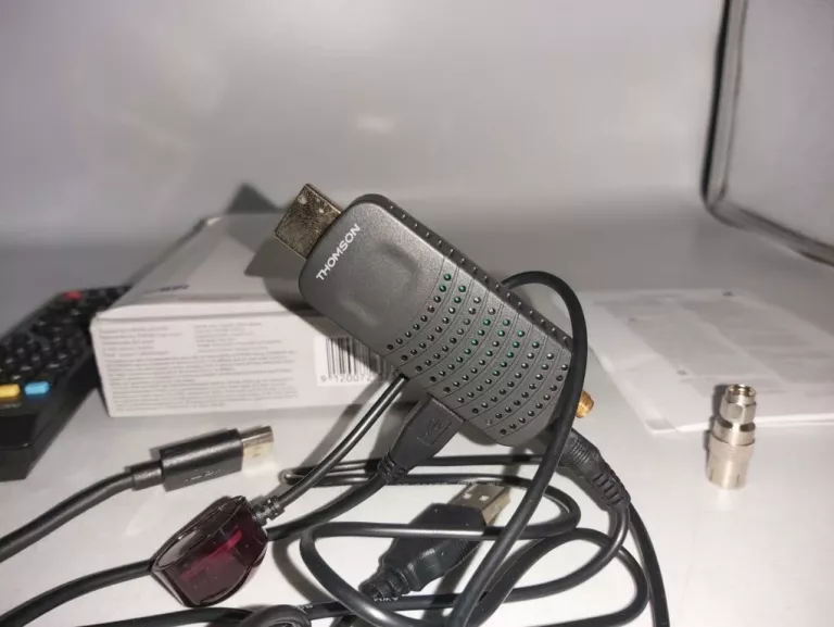 dekoder-dvb-t2-thomson-tht82-82-pudelko-waga-produktu-z-opakowaniem-jednostkowym-0390