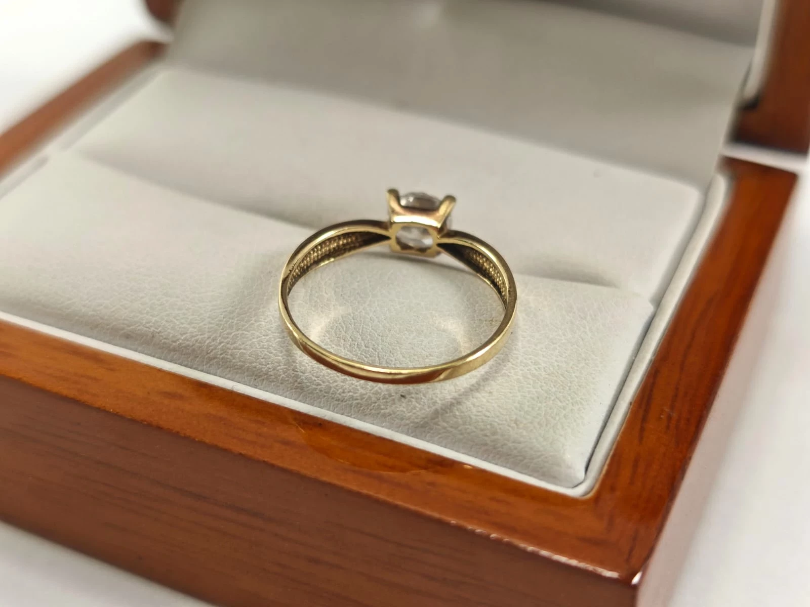 zloty-pierscionek-333-149-g-rozmiar-17-kamien-17088-4194304