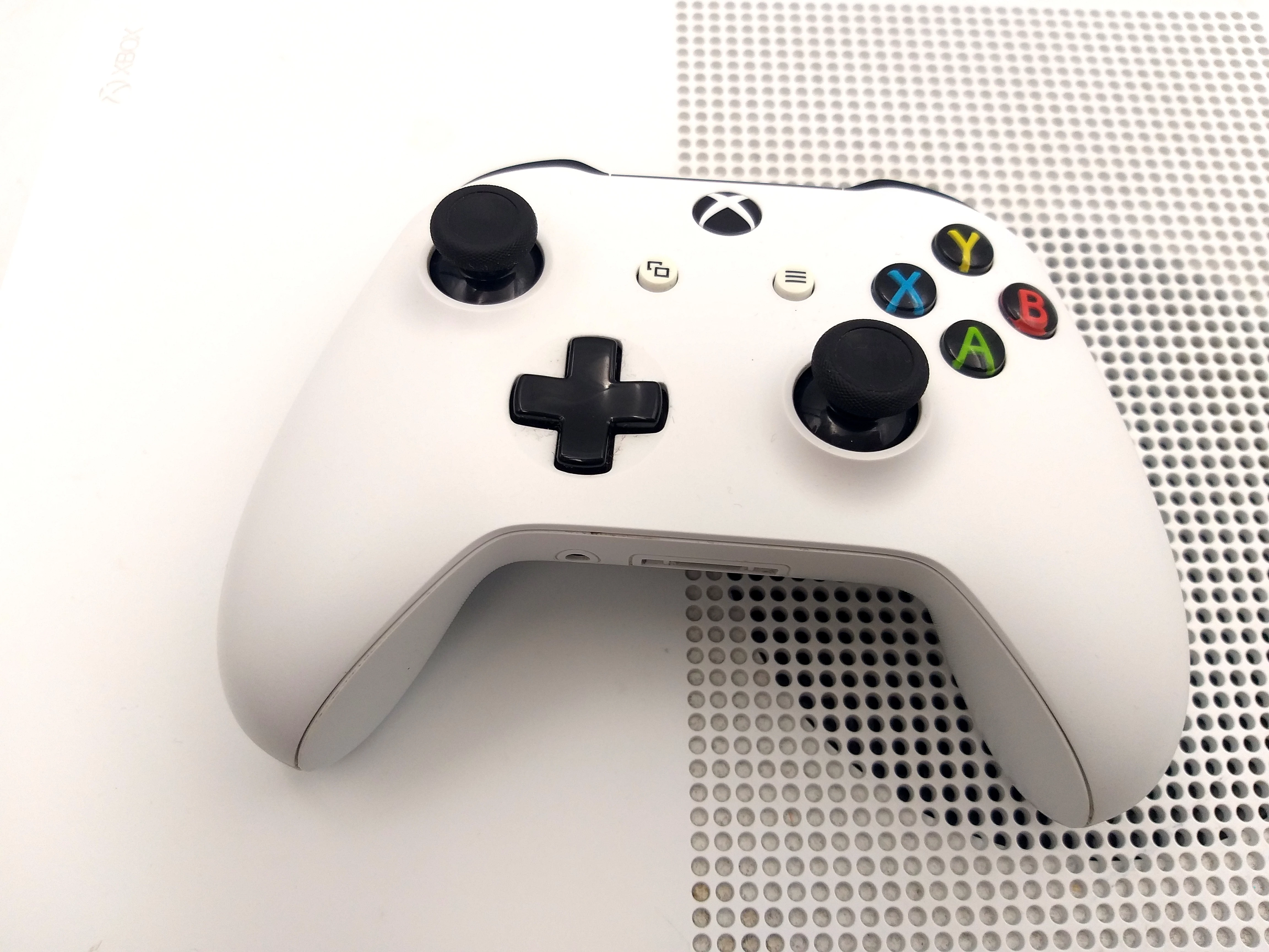 konsola-xbox-one-s-1tb-model-1681-biala-dysk-wbudowana-pamiec-5179-352249