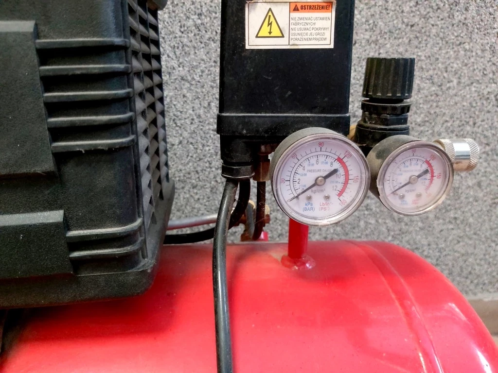 kompresor-fl50-hortmasz-8bar-pojemnosc-zbiornika-50