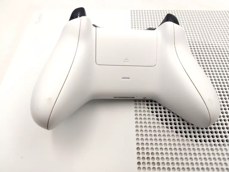 konsola-xbox-one-s-1tb-model-1681-biala-kolor-249512-1647414