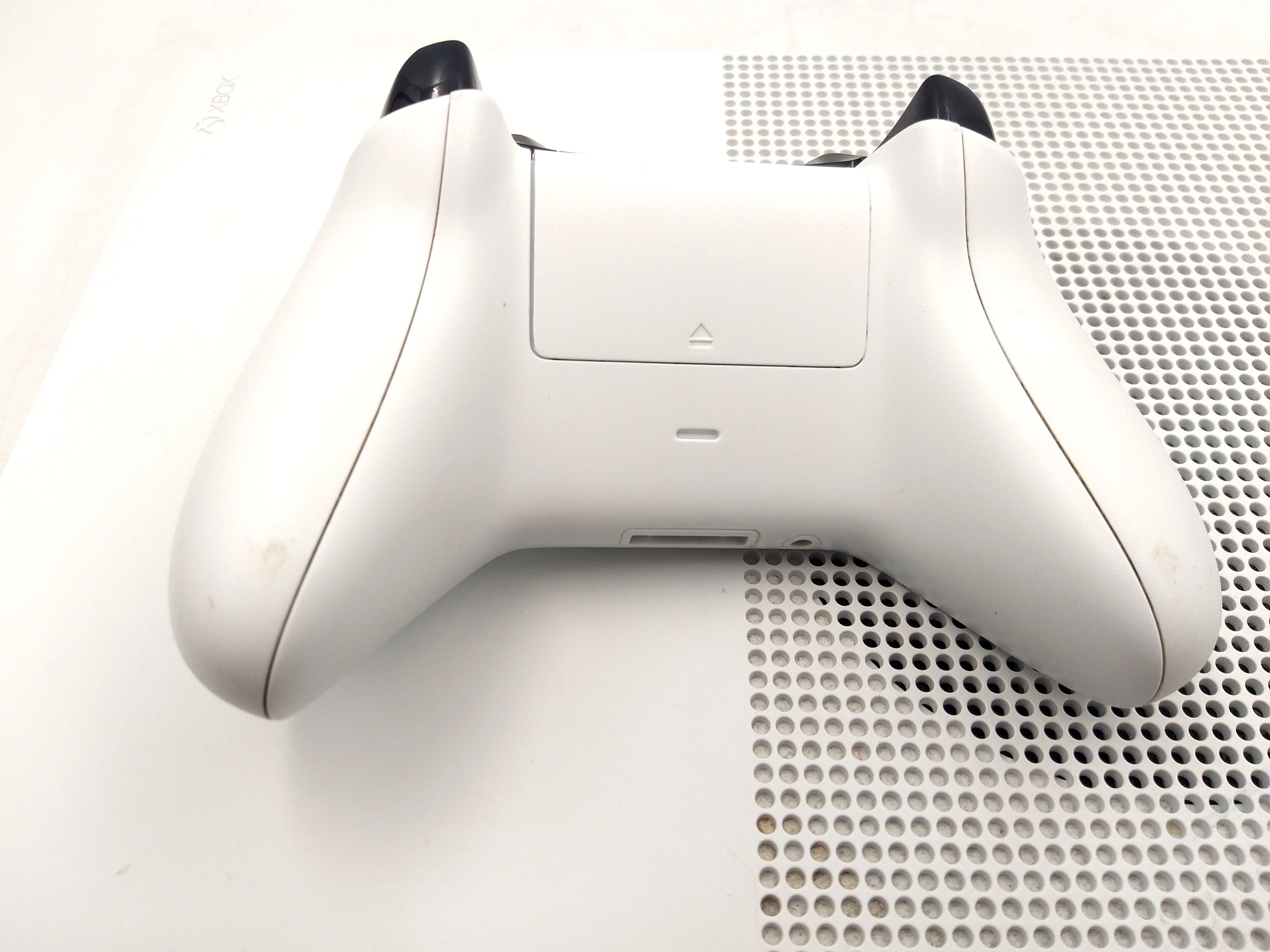 konsola-xbox-one-s-1tb-model-1681-biala-kolor-249512-1647414