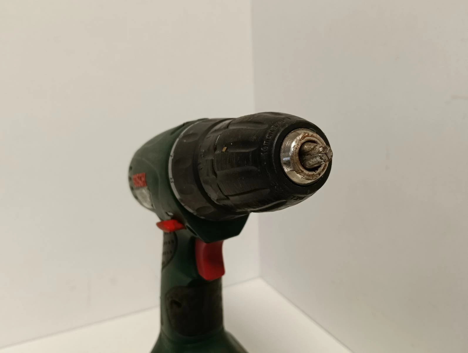 wkretarka-bosch-j55-300-lad-pojemnosc-akumulatora-1