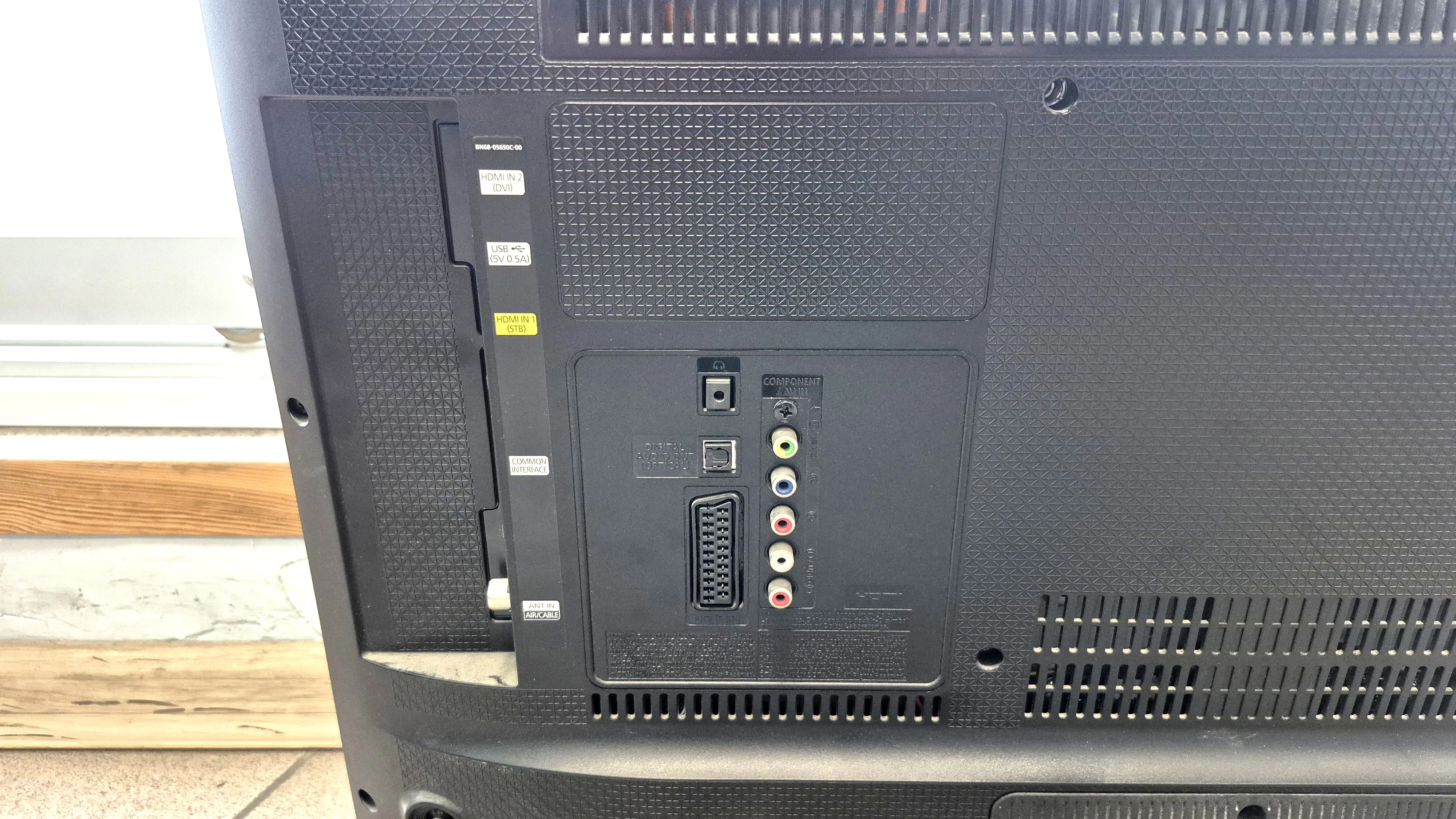 telewizor-led-samsung-ue32j5100aw-32-full-hd-1920x1080-zasilacz-pilot-typ-telewizora-211486-250142