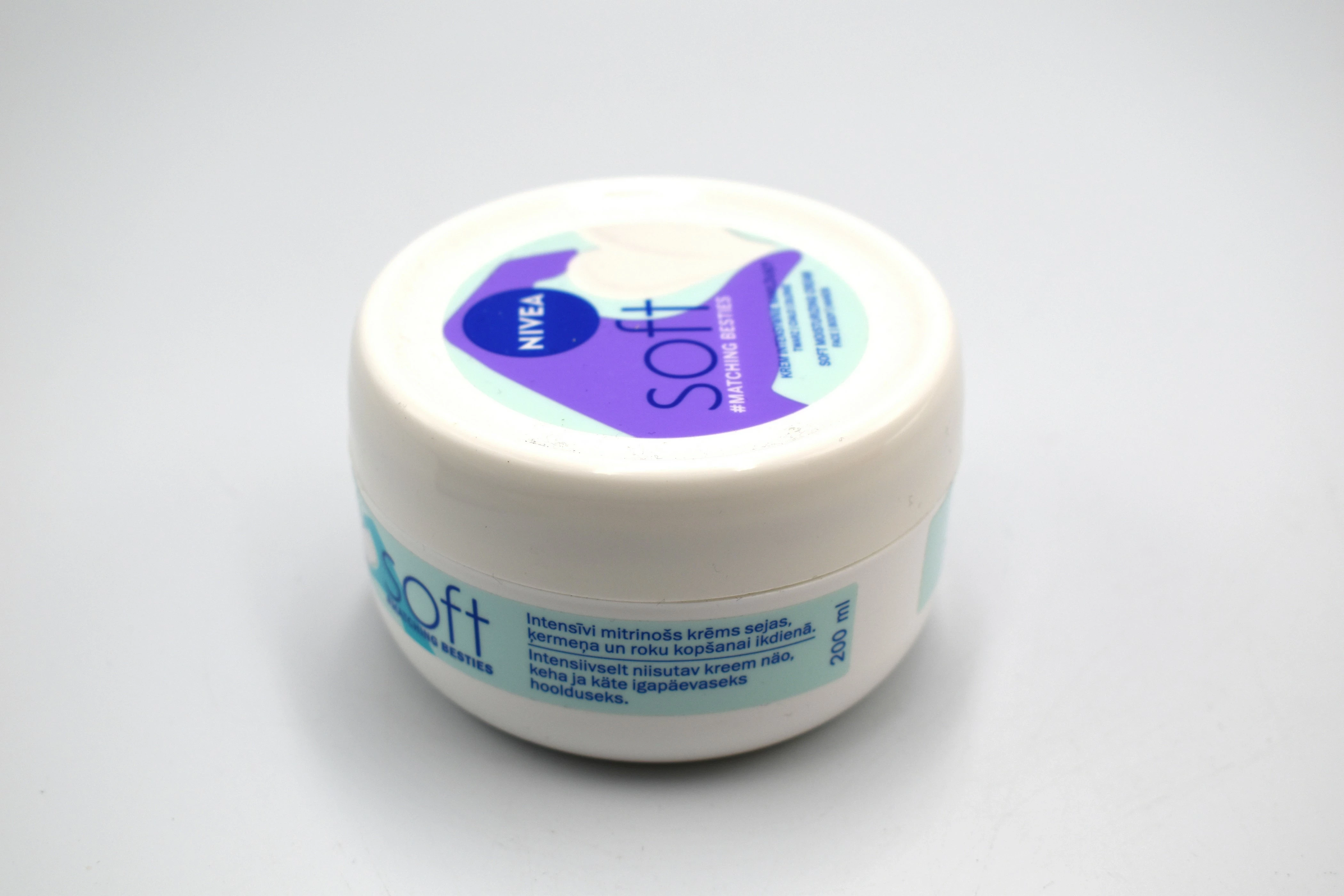 krem-nawilzajacy-do-twarzy-nivea-soft-200ml-ean-gtin-4005900008299