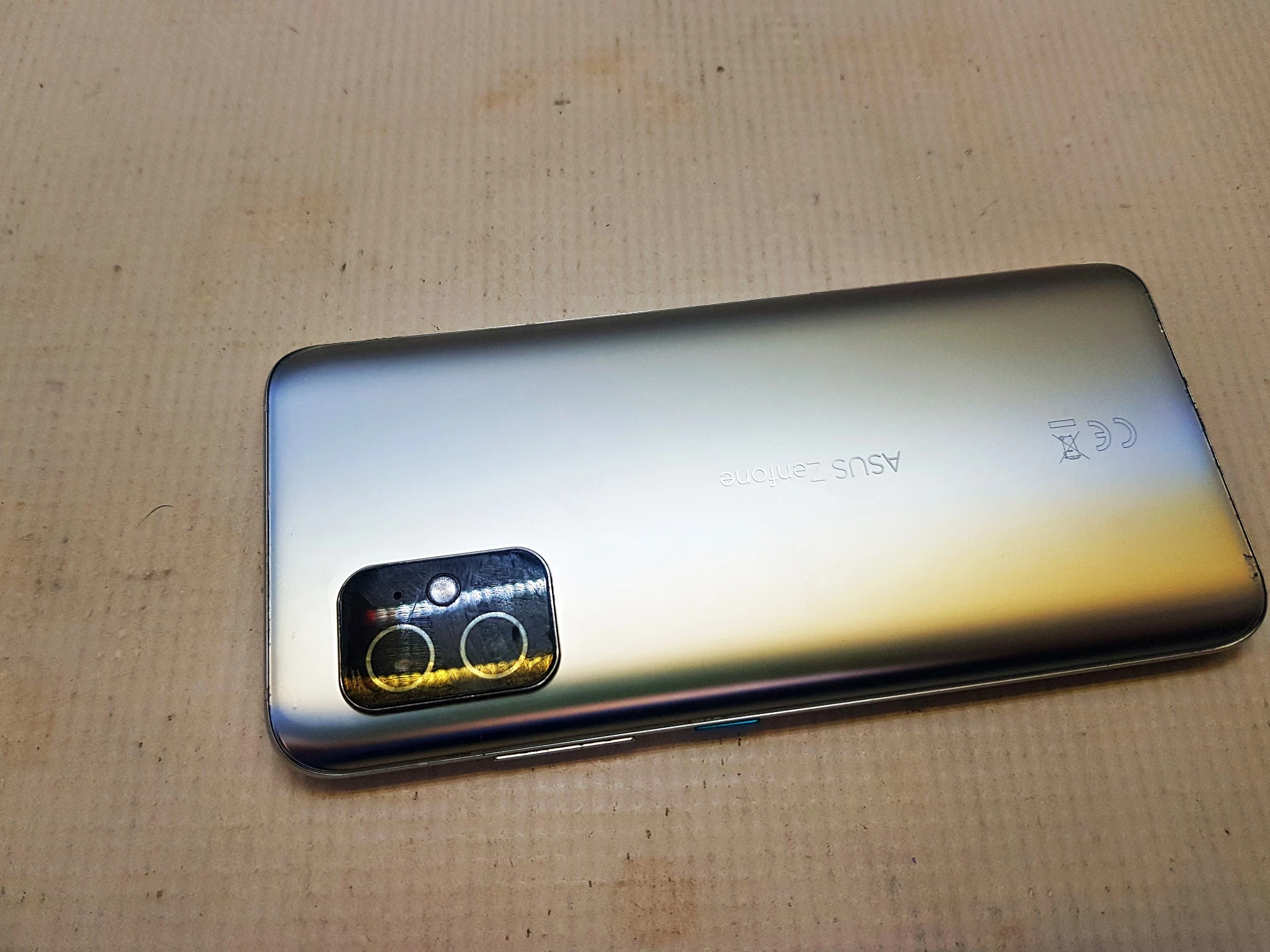 telefon-asus-zenfone-8-2568-etui-przekatna-ekranu-592