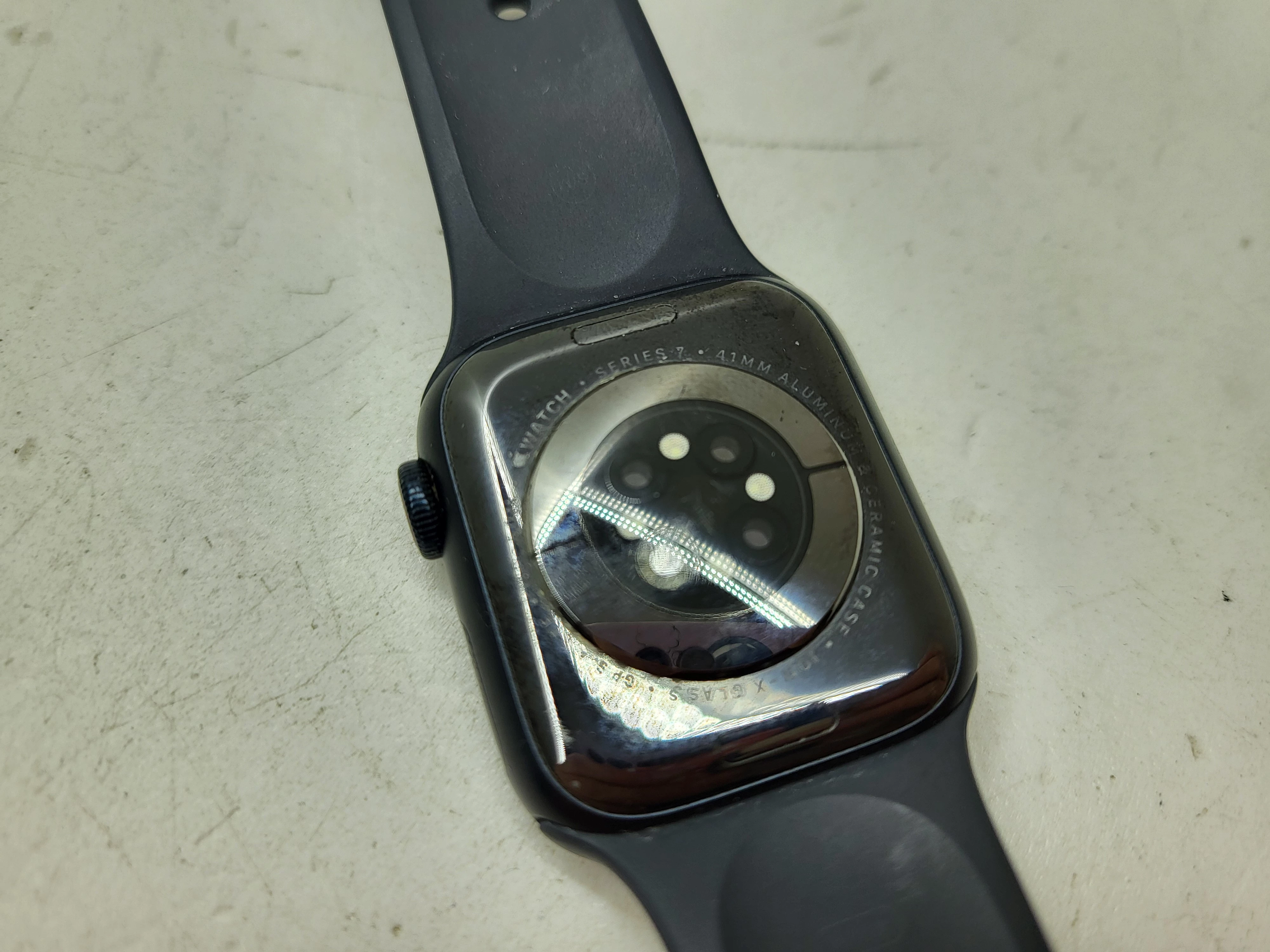 smartwatch-apple-watch-7-41mm-grubosc-koperty-1140