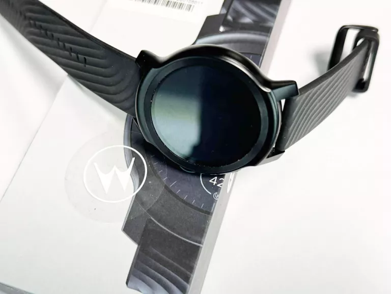 motorola-moto-watch-100-stan-11323-2