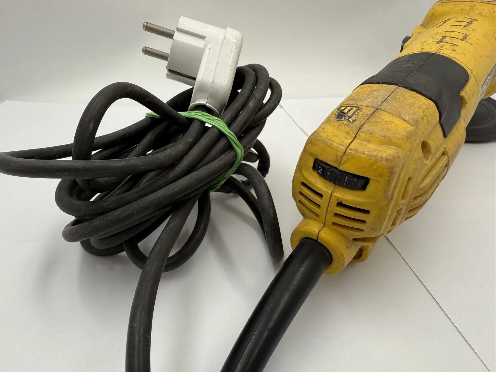 szlifierka-katowa-dewalt-d28136-stan-11323-2