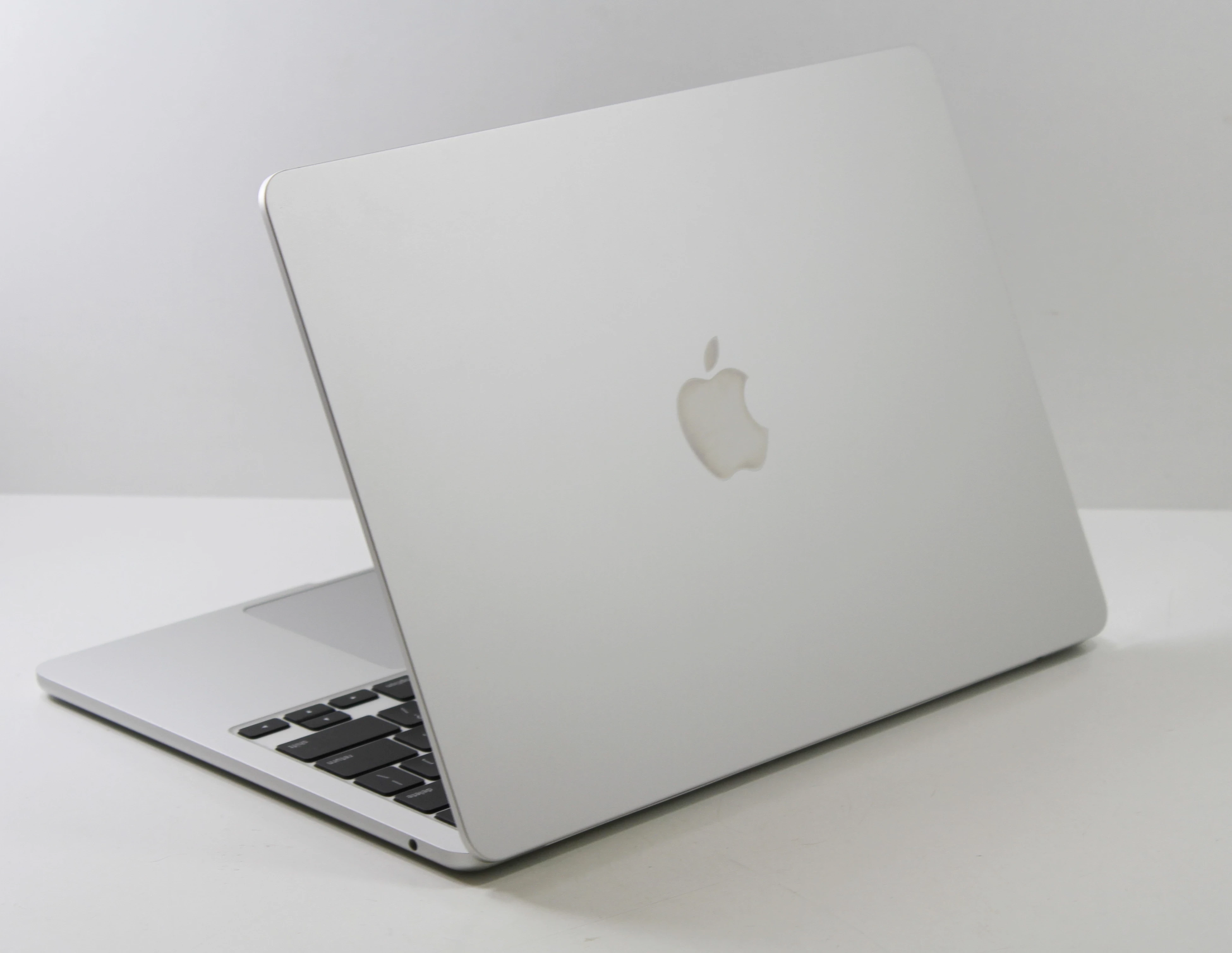 laptop-apple-macbook-air-a2681-136-8-gb-256-gb-kod-producenta-mlxw3zea