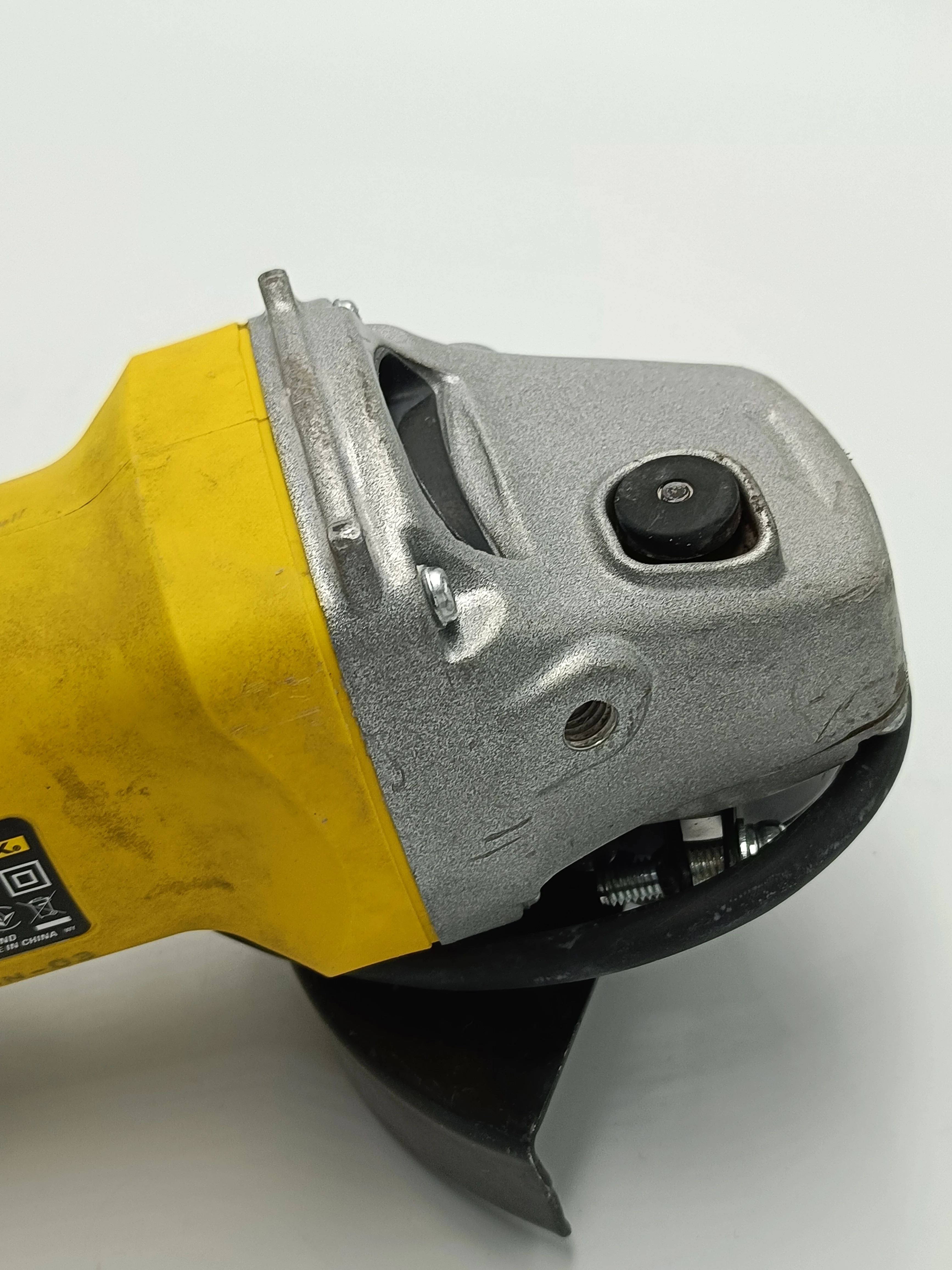 szlifierka-katowa-stanley-fmeg225vs-rodzaj-zasilania-128529-2