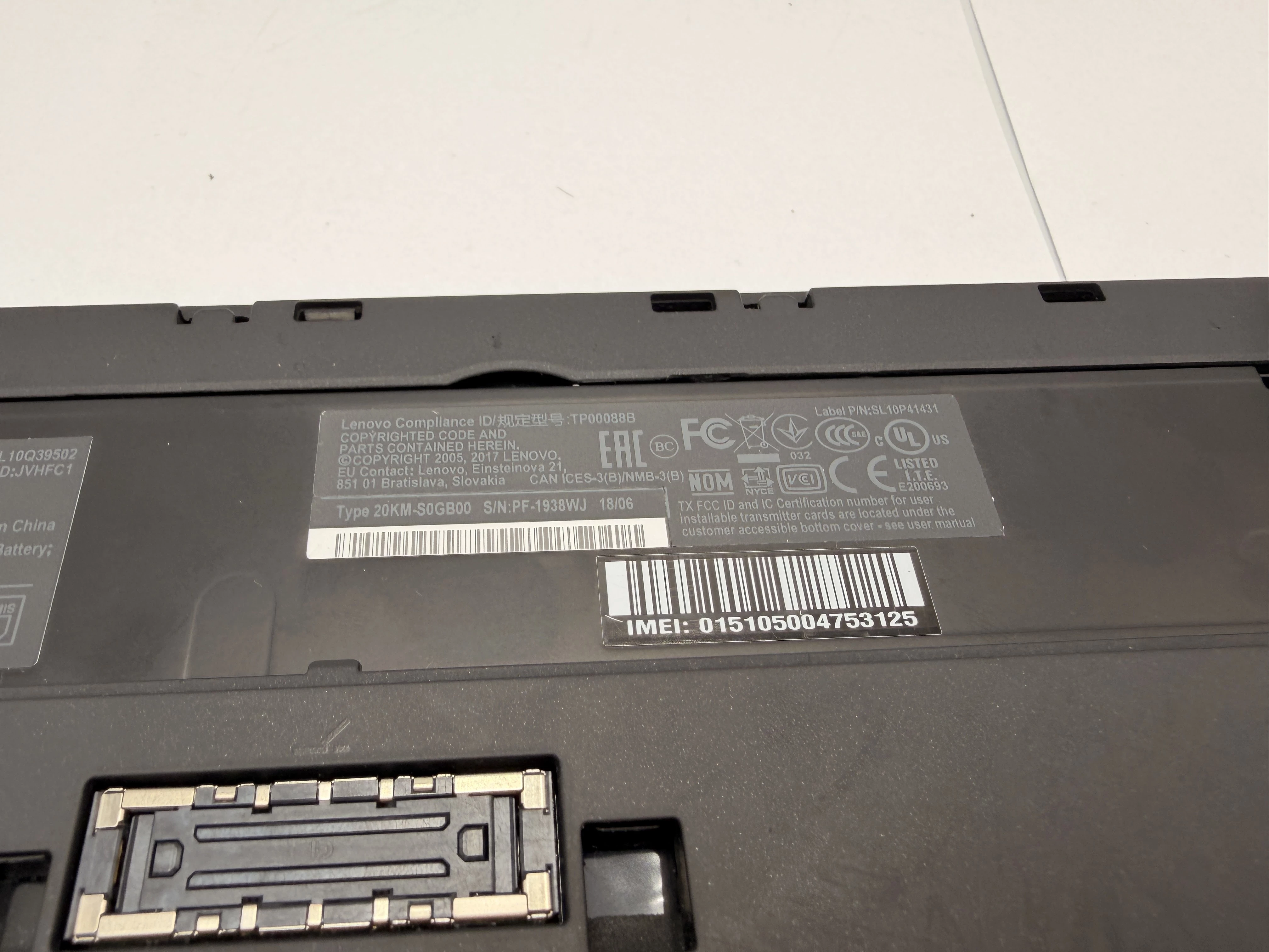 laptop-lenovo-thinkpad-a475-amd-pro-a12-8830b-8256gb-rodzaj-karty-graficznej-1234-1