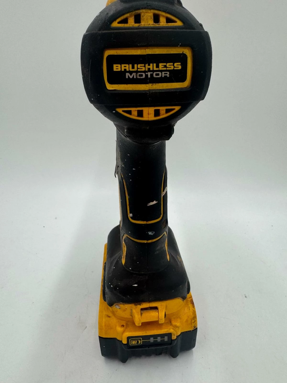 wkretarka-dewalt-dcd796-2aku-ladowarka-twardy-moment-obrotowy-7000