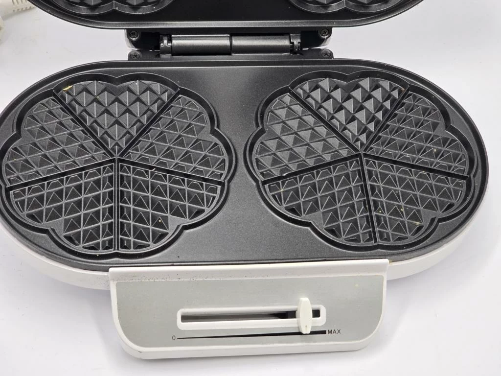 gofrownica-na-2-duze-gofry-serduszka-biala-ean-gtin-5905999065274