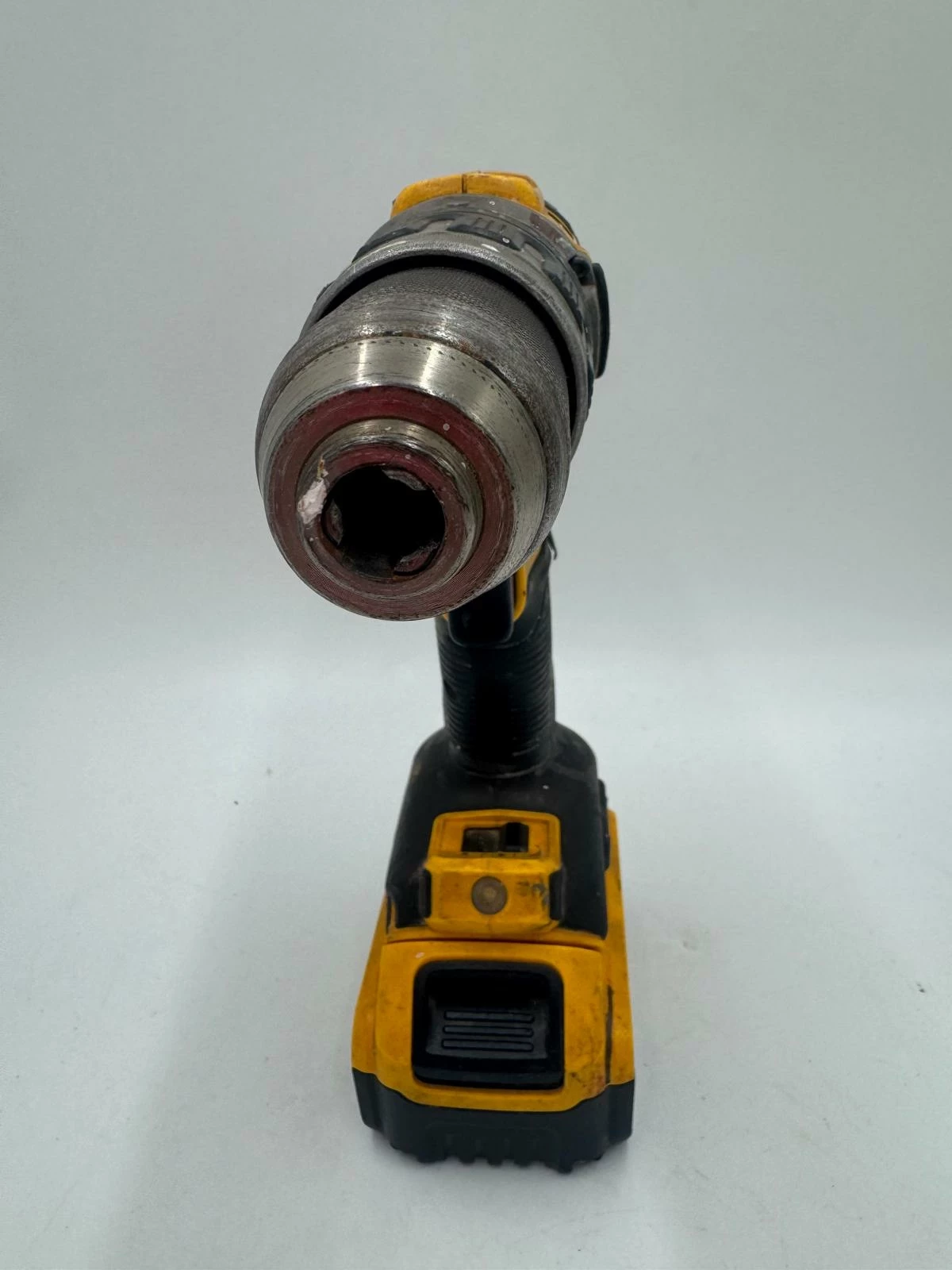 wkretarka-dewalt-dcd796-2aku-ladowarka-pojemnosc-akumulatora-200