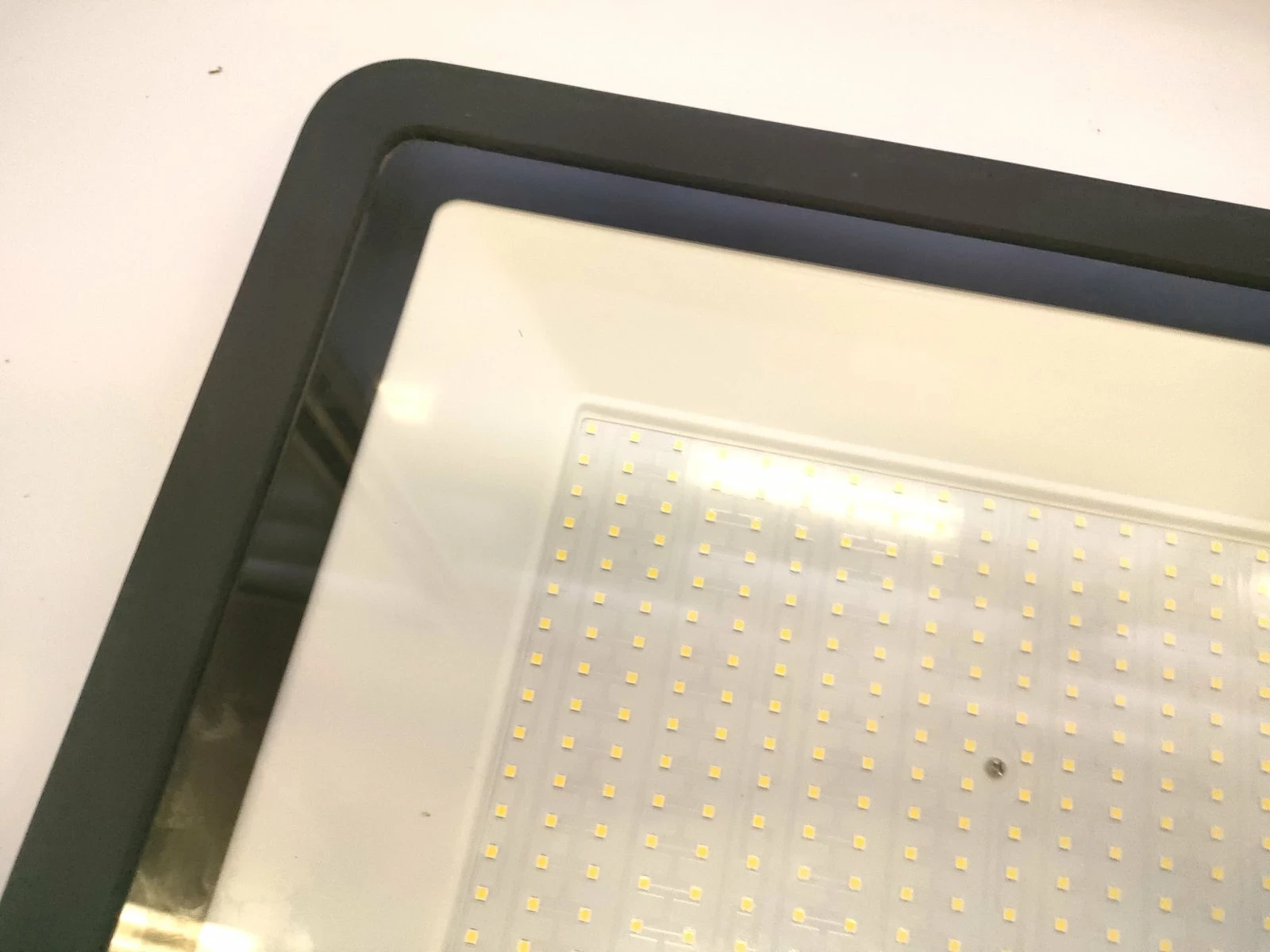 halogen-naswietlacz-roboczy-nordic-starlight-200w-445x335cm-temperatura-barwowa-4000