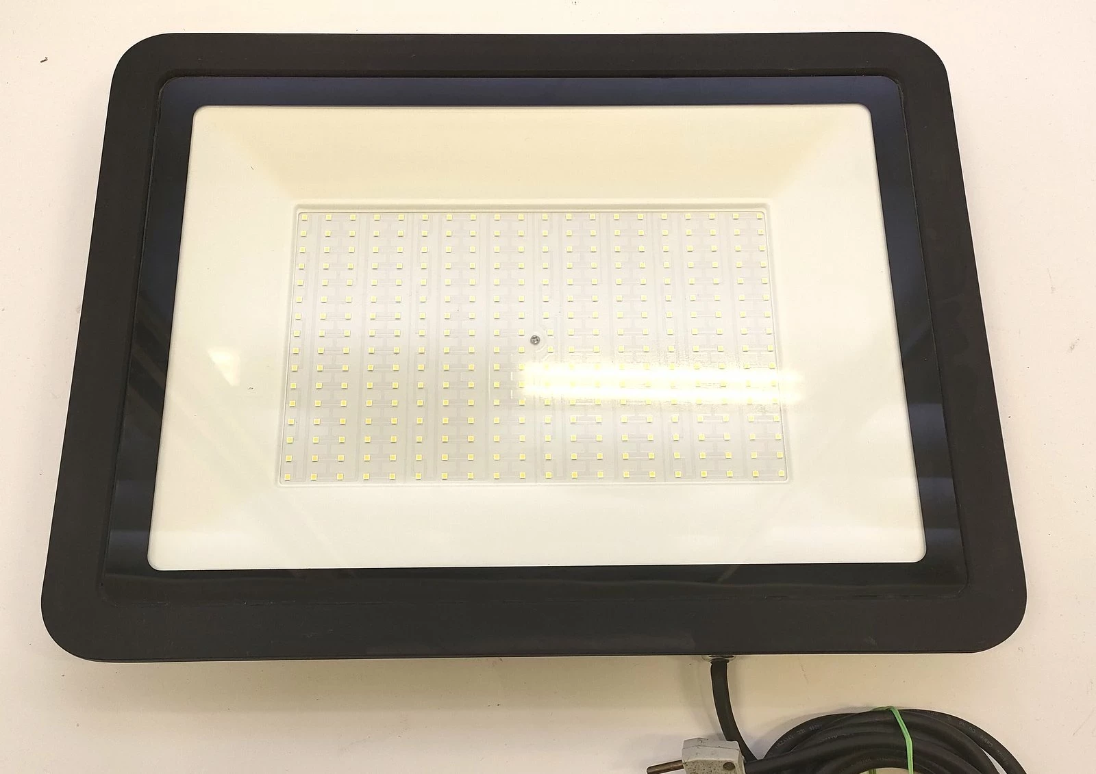 halogen-naswietlacz-roboczy-nordic-starlight-200w-445x335cm-rynek-4-chodziez