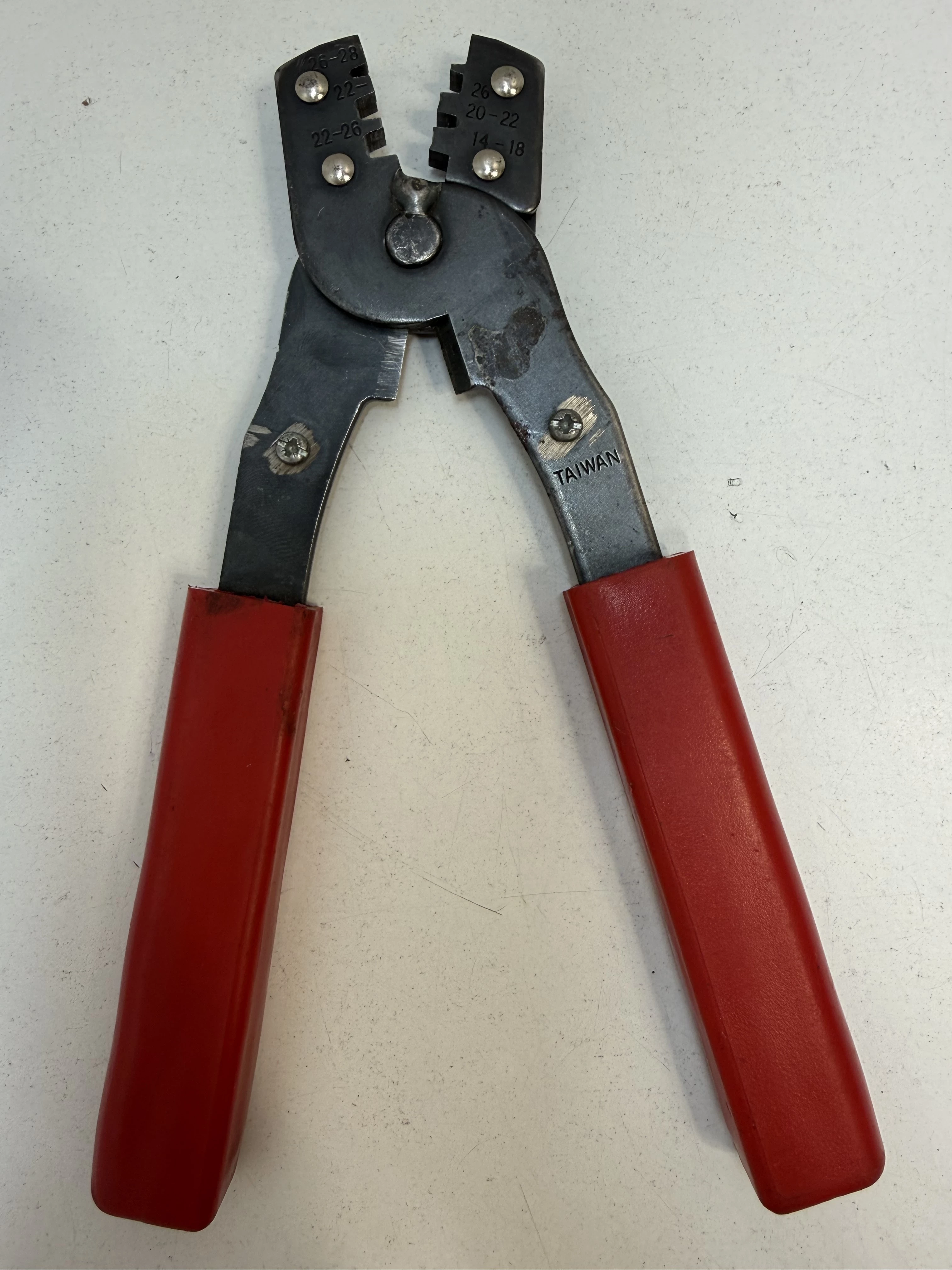 zaciskarka-konektorow-taiwan-osiedle-centrum-d1-krakow