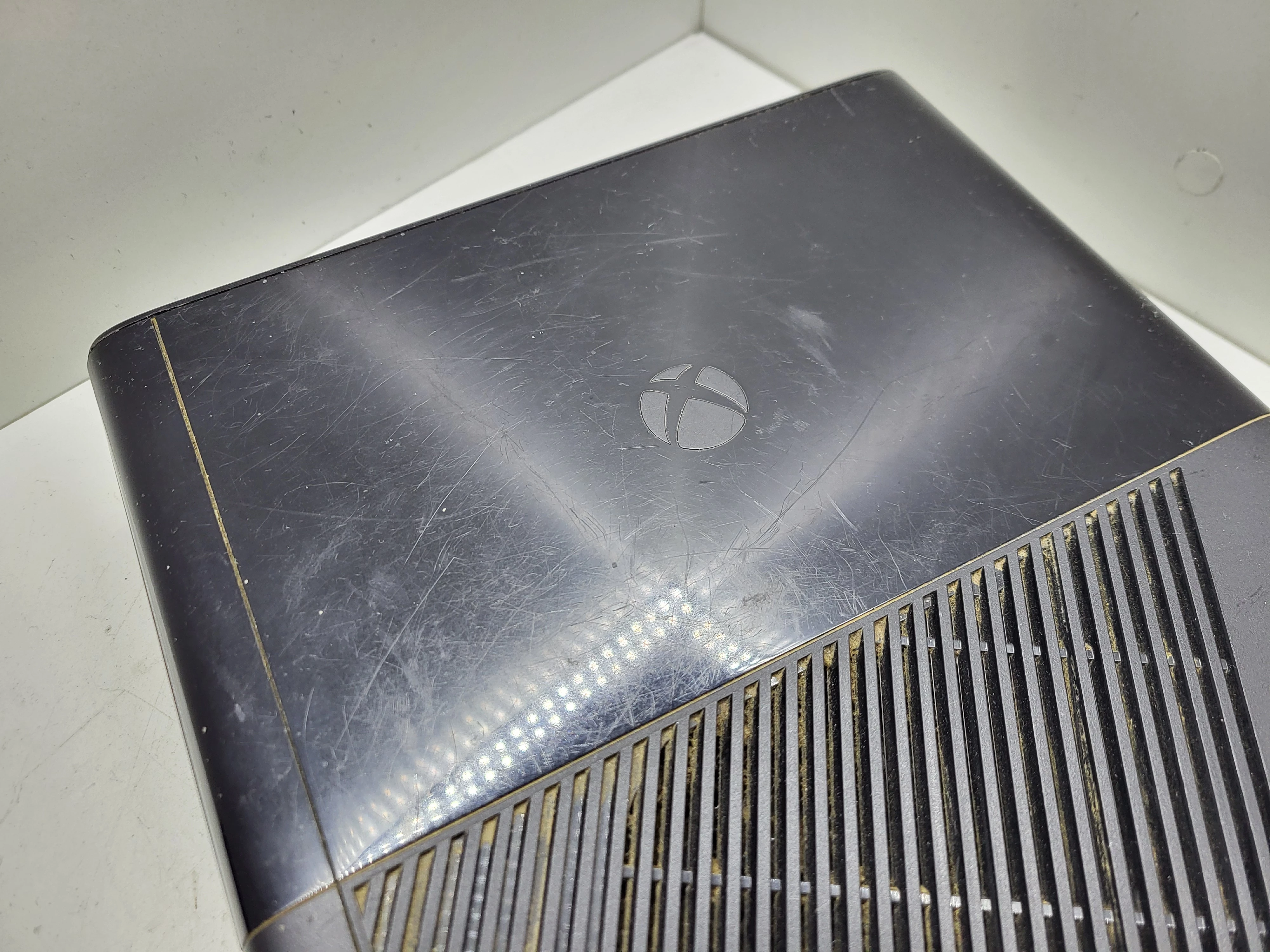 konsola-xbox-360e-250gb-pad-model-360