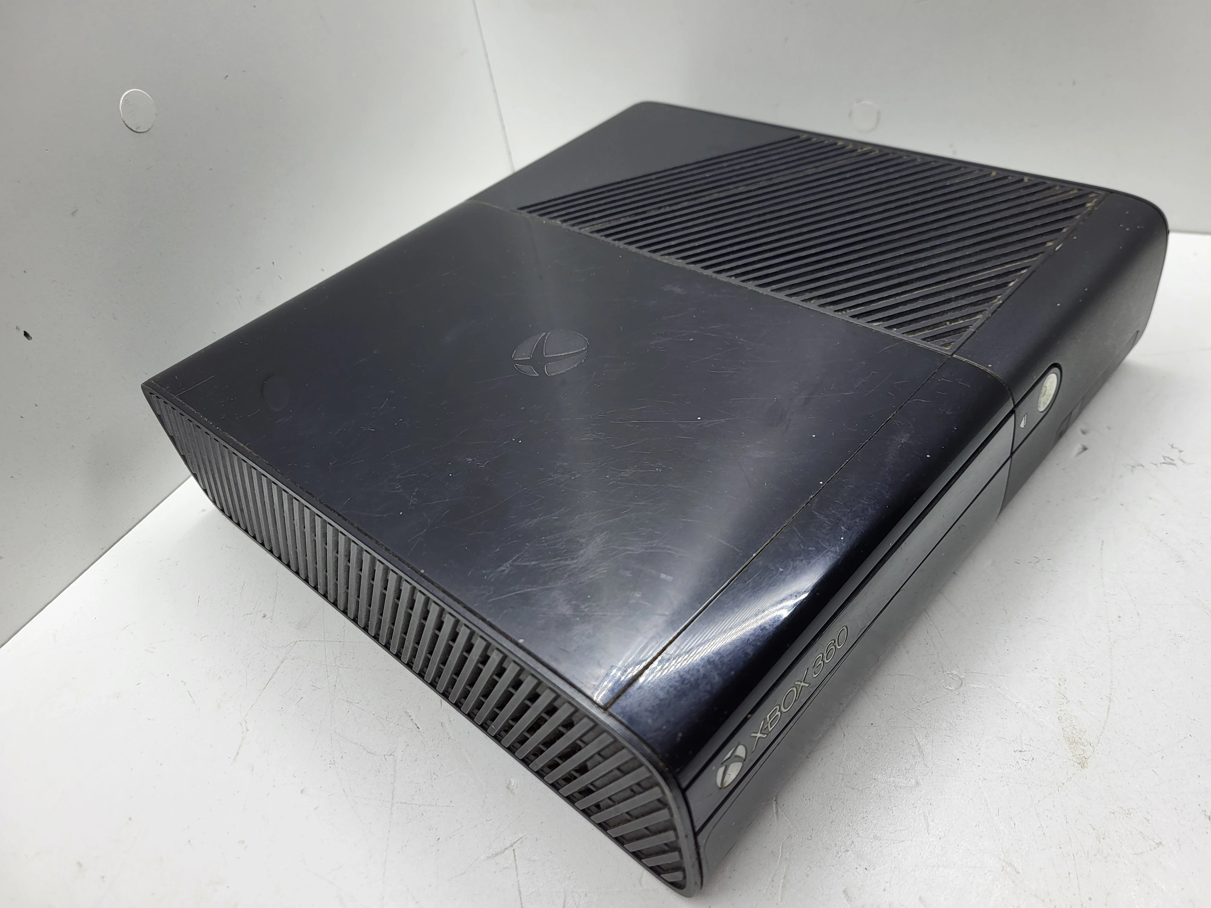 konsola-xbox-360e-250gb-pad-wersja-konsoli-205974-225546