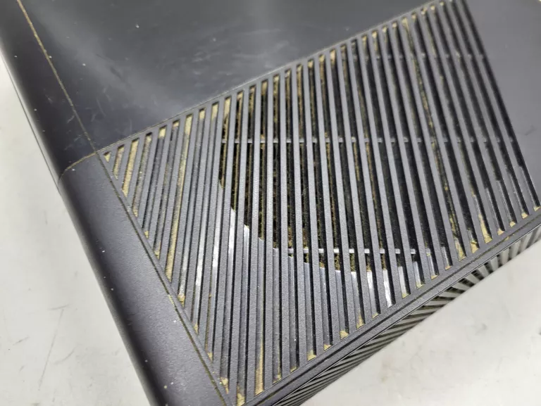 konsola-xbox-360e-250gb-pad-dysk-wbudowana-pamiec-5179-10