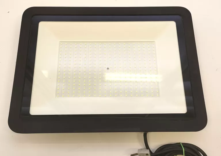 halogen-naswietlacz-roboczy-nordic-starlight-200w-445x335cm-rynek-4-chodziez