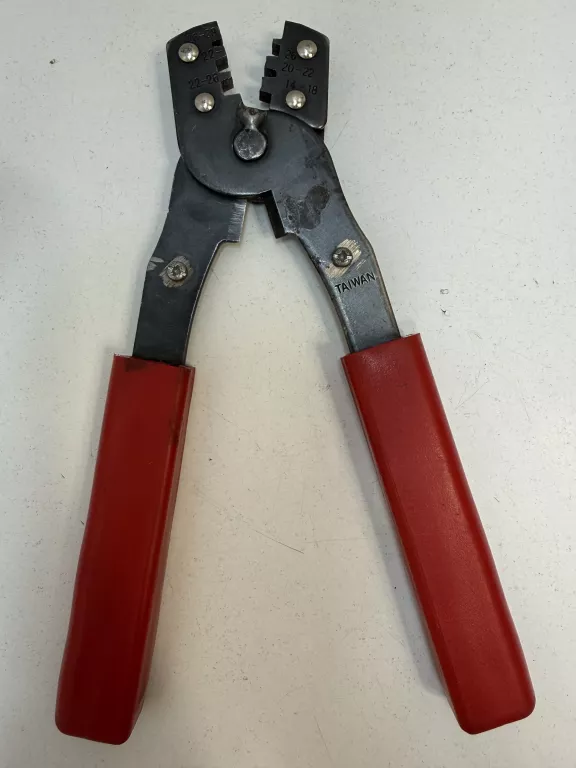 zaciskarka-konektorow-taiwan-osiedle-centrum-d1-krakow