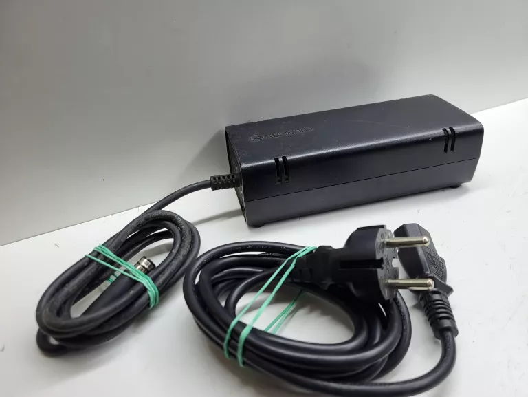 konsola-xbox-360e-250gb-pad-komunikacja-205986-1