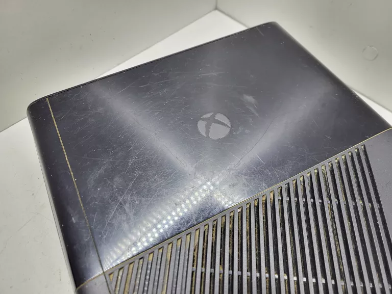 konsola-xbox-360e-250gb-pad-model-360