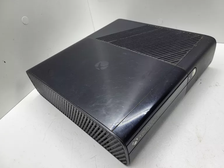 konsola-xbox-360e-250gb-pad-wersja-konsoli-205974-225546