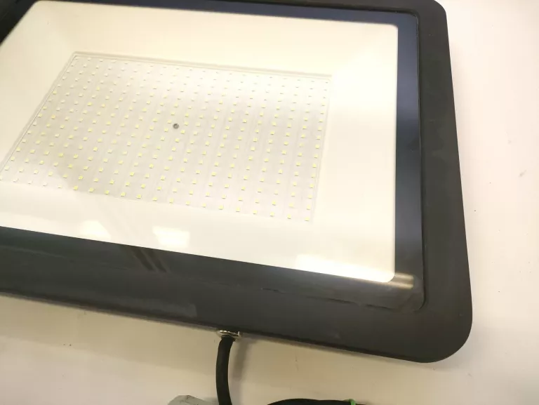 halogen-naswietlacz-roboczy-nordic-starlight-200w-445x335cm-stan-11323-2