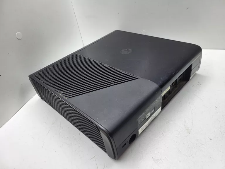 konsola-xbox-360e-250gb-pad-gry-w-zestawie-205998-225574