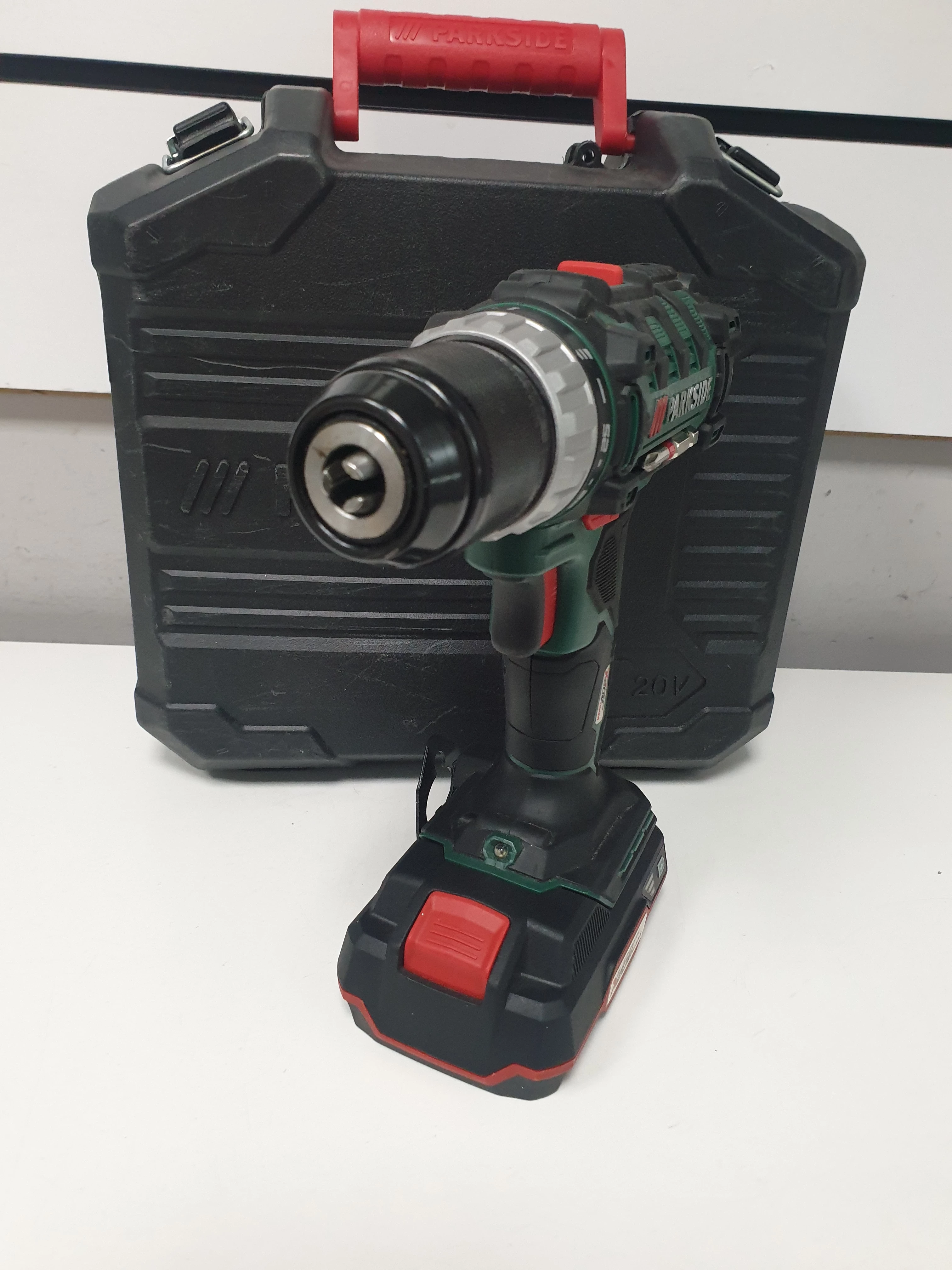 wkretarka-parkside-pabs-20-li-d4-walizka-jeden-akumulator-ladowarka-kod-producenta-pabs-20-li