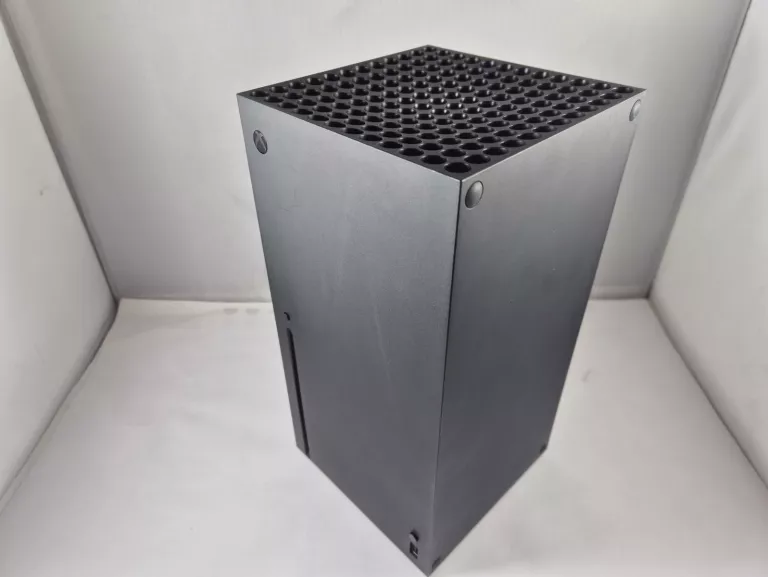 konsola-xbox-series-x-1tb-pad-stan-11323-2