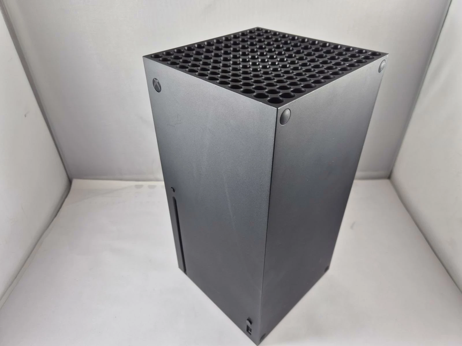 konsola-xbox-series-x-1tb-pad-stan-11323-2