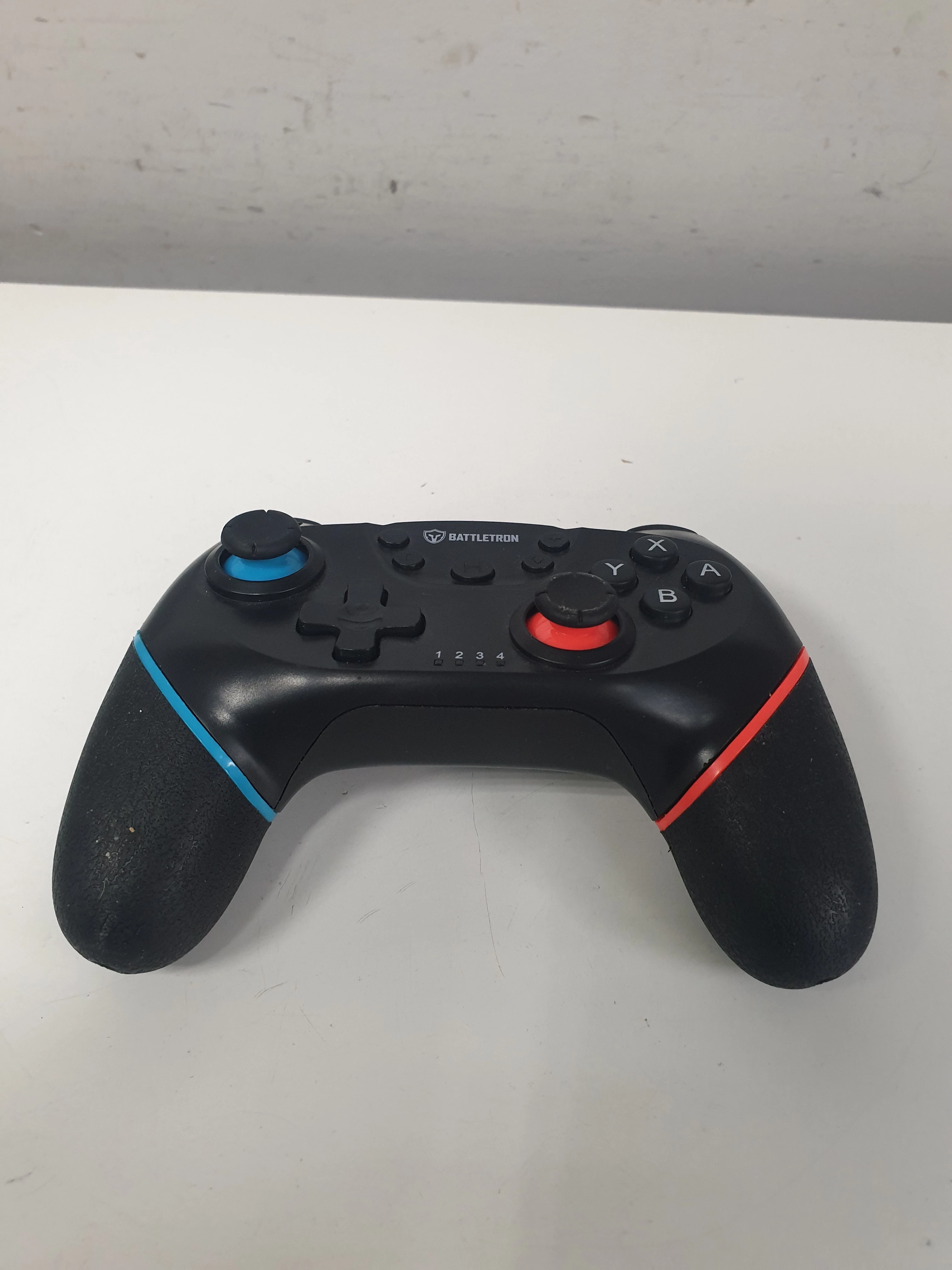 battletron-pad-bezprzewodowy-do-konsoli-nintendo-switch-ean-gtin-8711332332531
