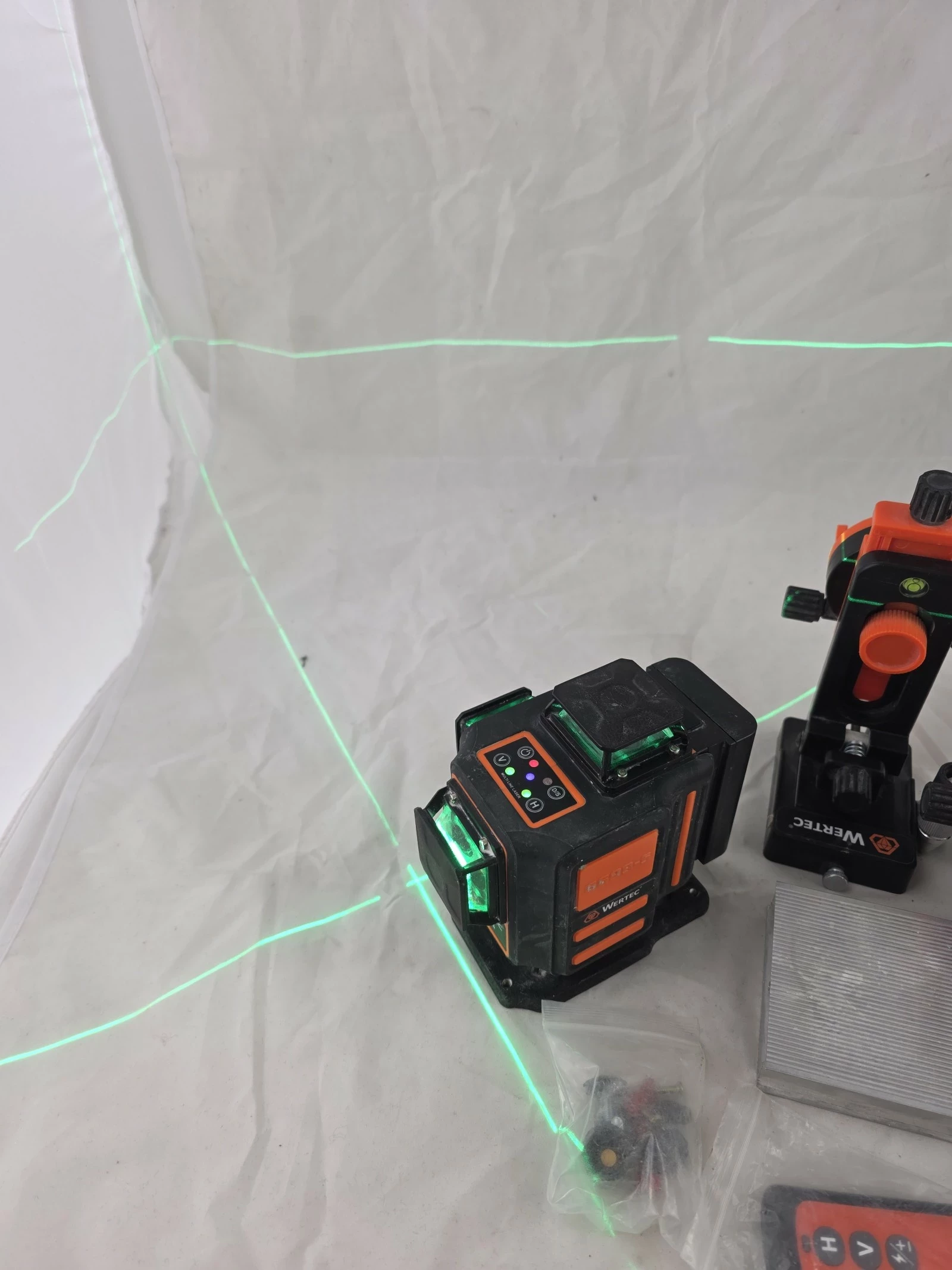 wertec-wt-6699s-laser-16-liniowy-z-elektroniczna-kompensacja-zielona-wiazk-ean-gtin-5901721736580