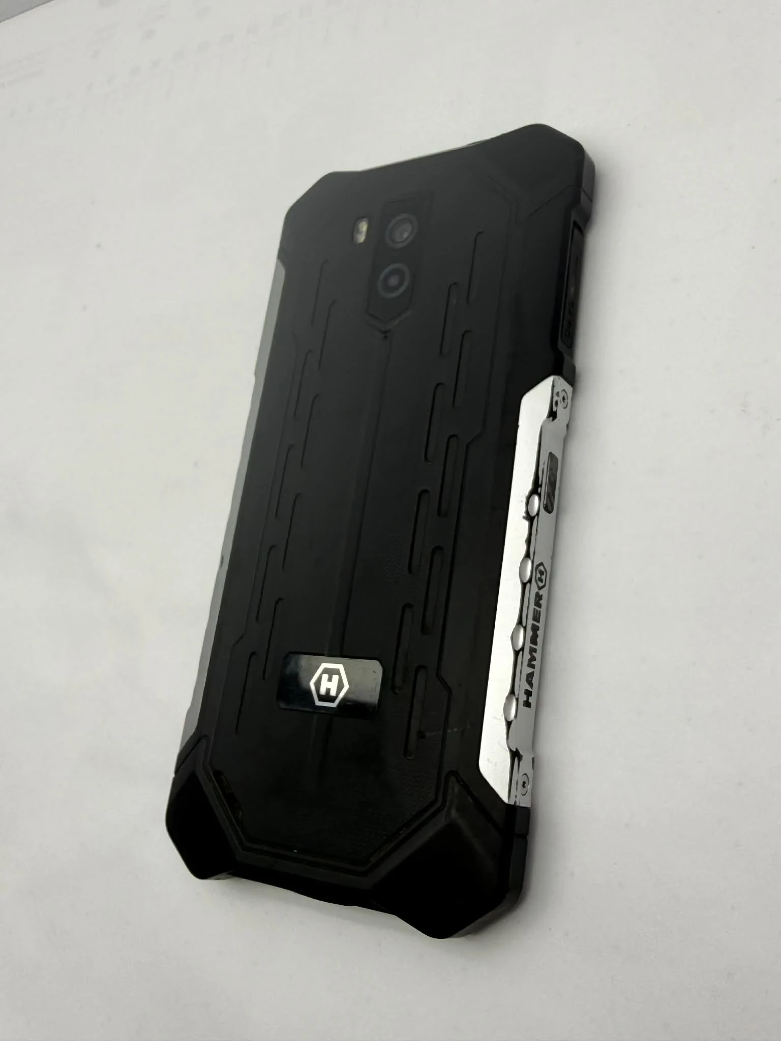 telefon-hammer-iron-3-lte-32gb-ean-gtin-5902983609261