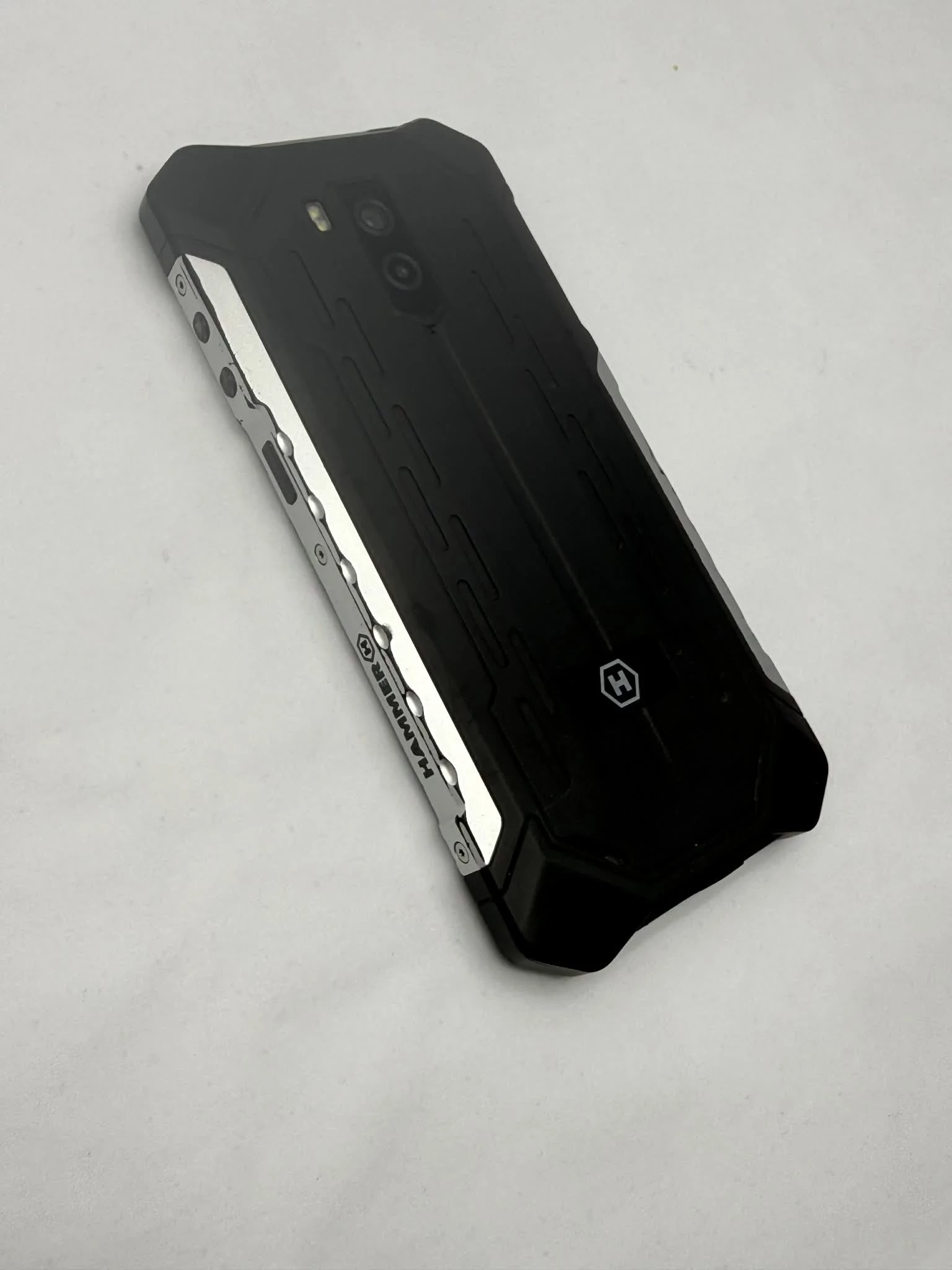 telefon-hammer-iron-3-lte-32gb-rynek-20-gostynin-fly