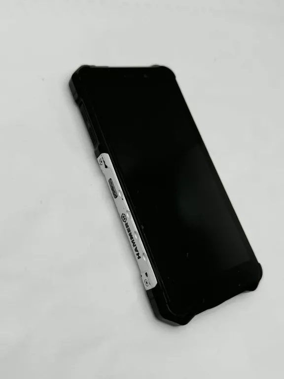 telefon-hammer-iron-3-lte-32gb-stan-11323-2
