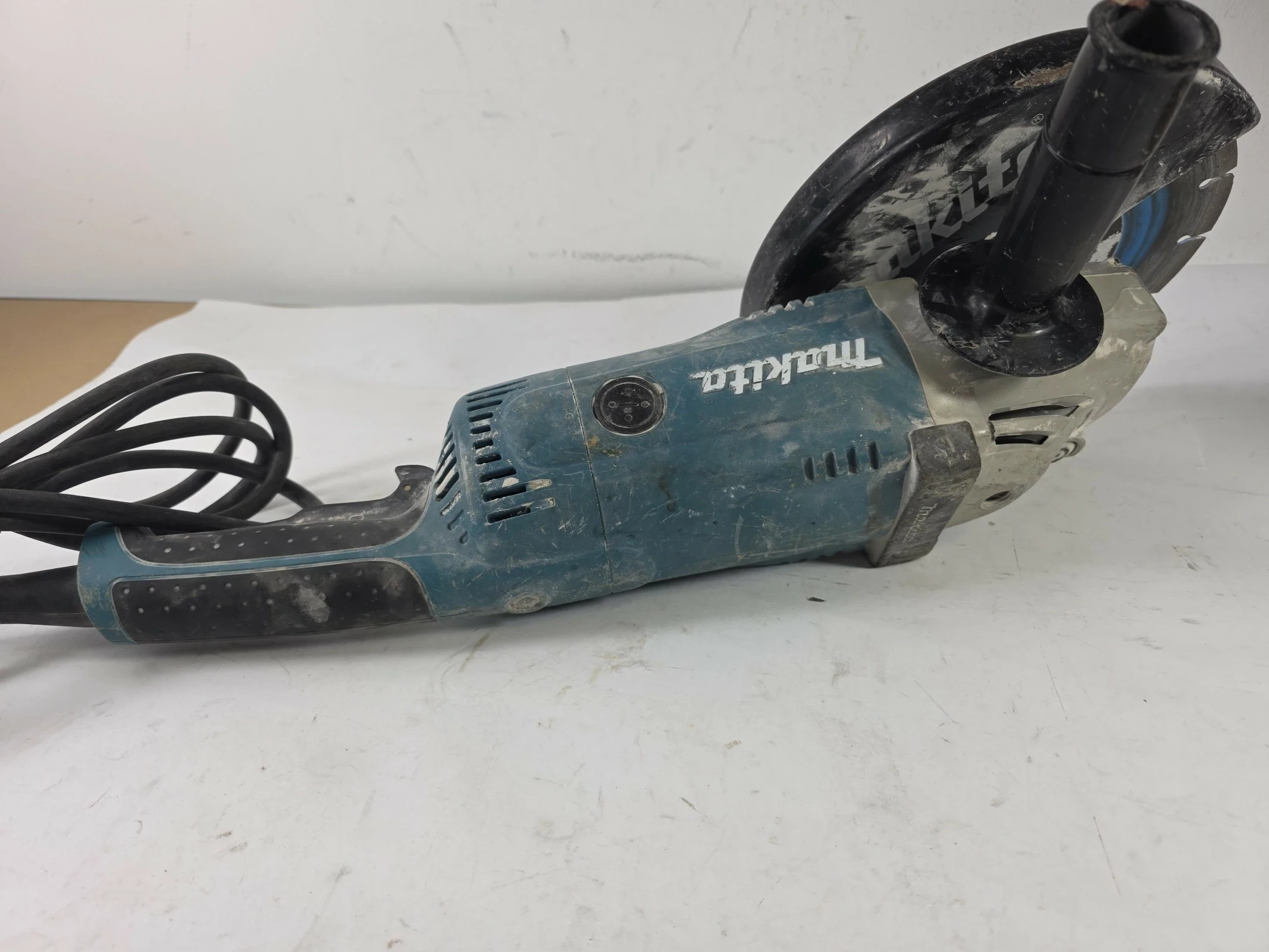 szlifierka-katowa-makita-ga9020r-rodzaj-zasilania-128529-2