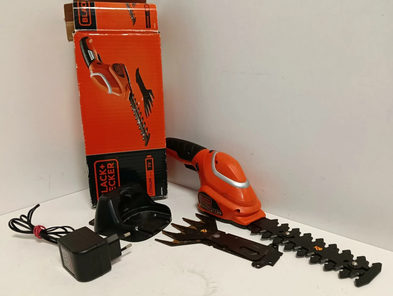 black-decker-gsbd700-nozyce-do-trawy-i-zywoplotu-pudelko-pilsudskiego-13a-sj-ostroleka