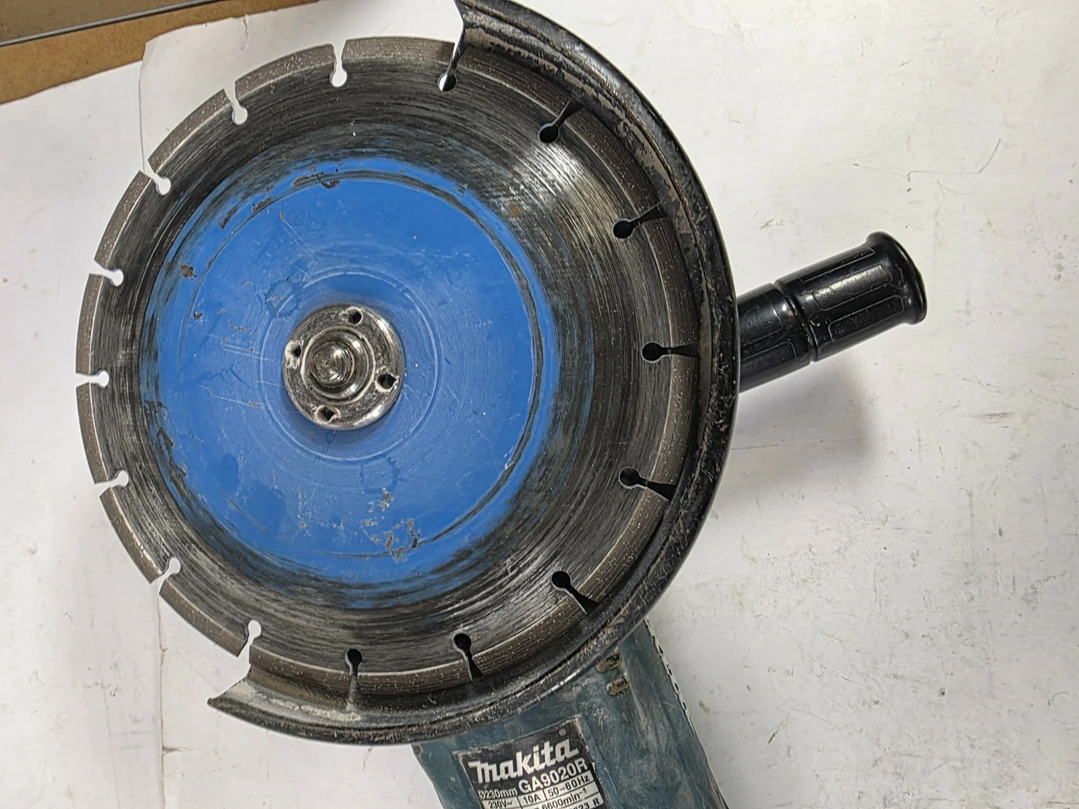 szlifierka-katowa-makita-ga9020r-stan-11323-2