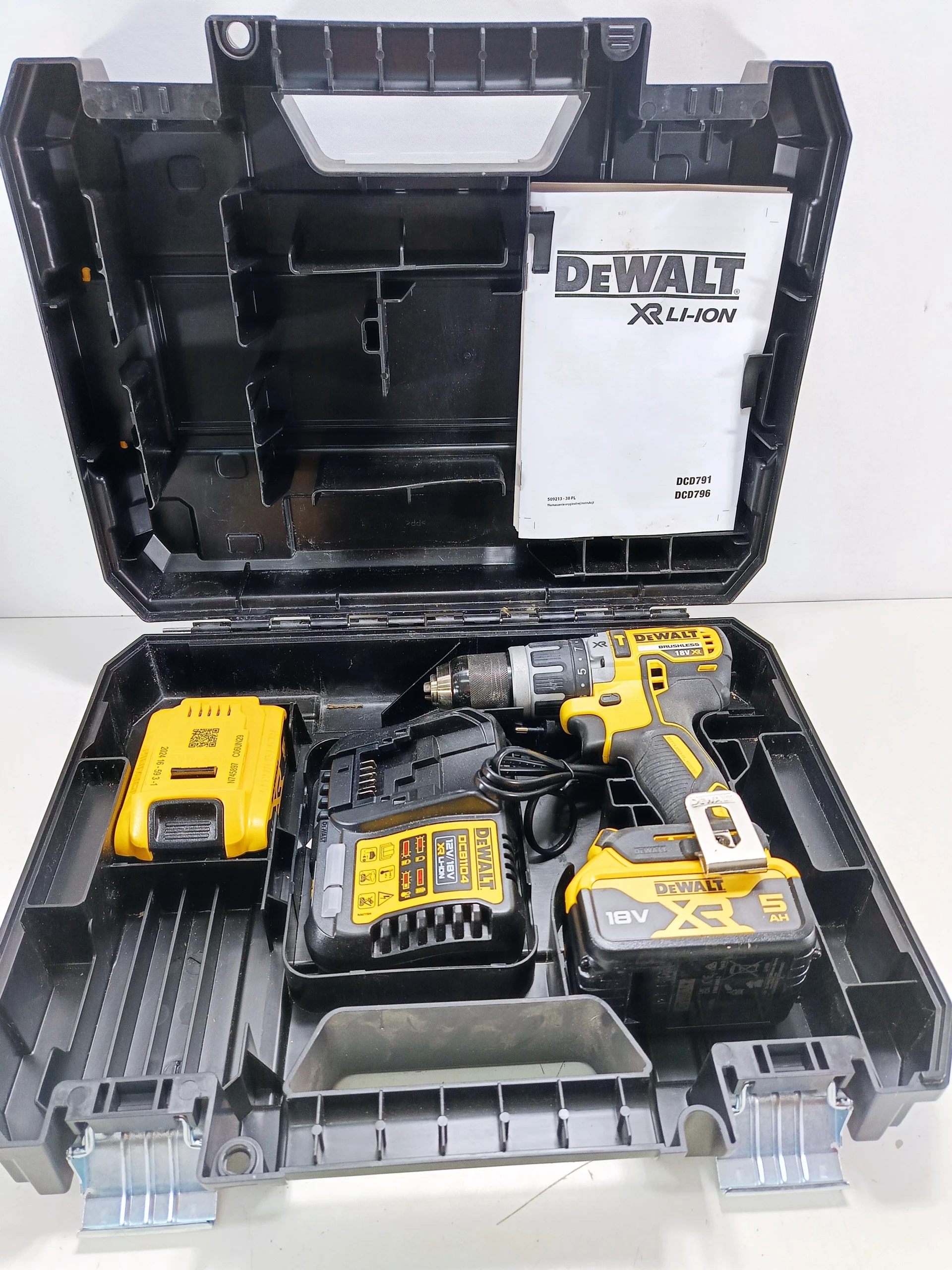 wkretarka-udarowa-dewalt-dcd796p2-walizka-jak-no-wa-2x-akku-stan-11323-2