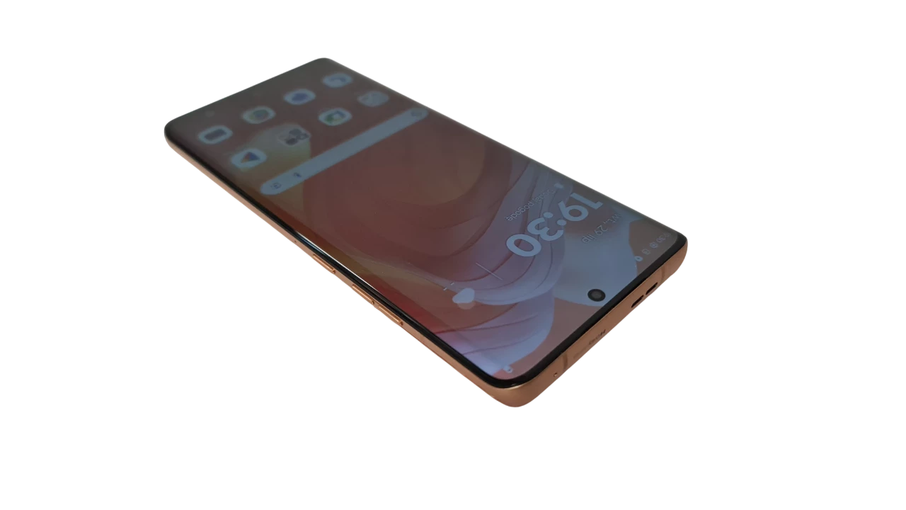 telefon-motorola-edge-50-ultra-przekatna-ekranu-670