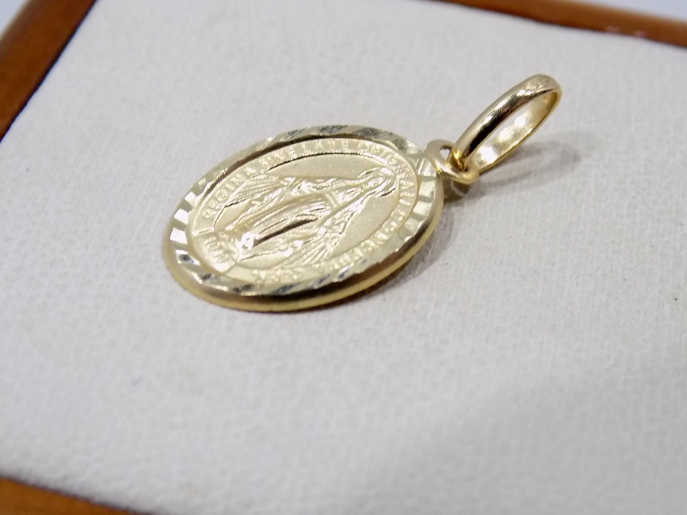 zlota-zawieszka-medalik-waga-okolo-076-g-proba-585-motyw-129129-286445