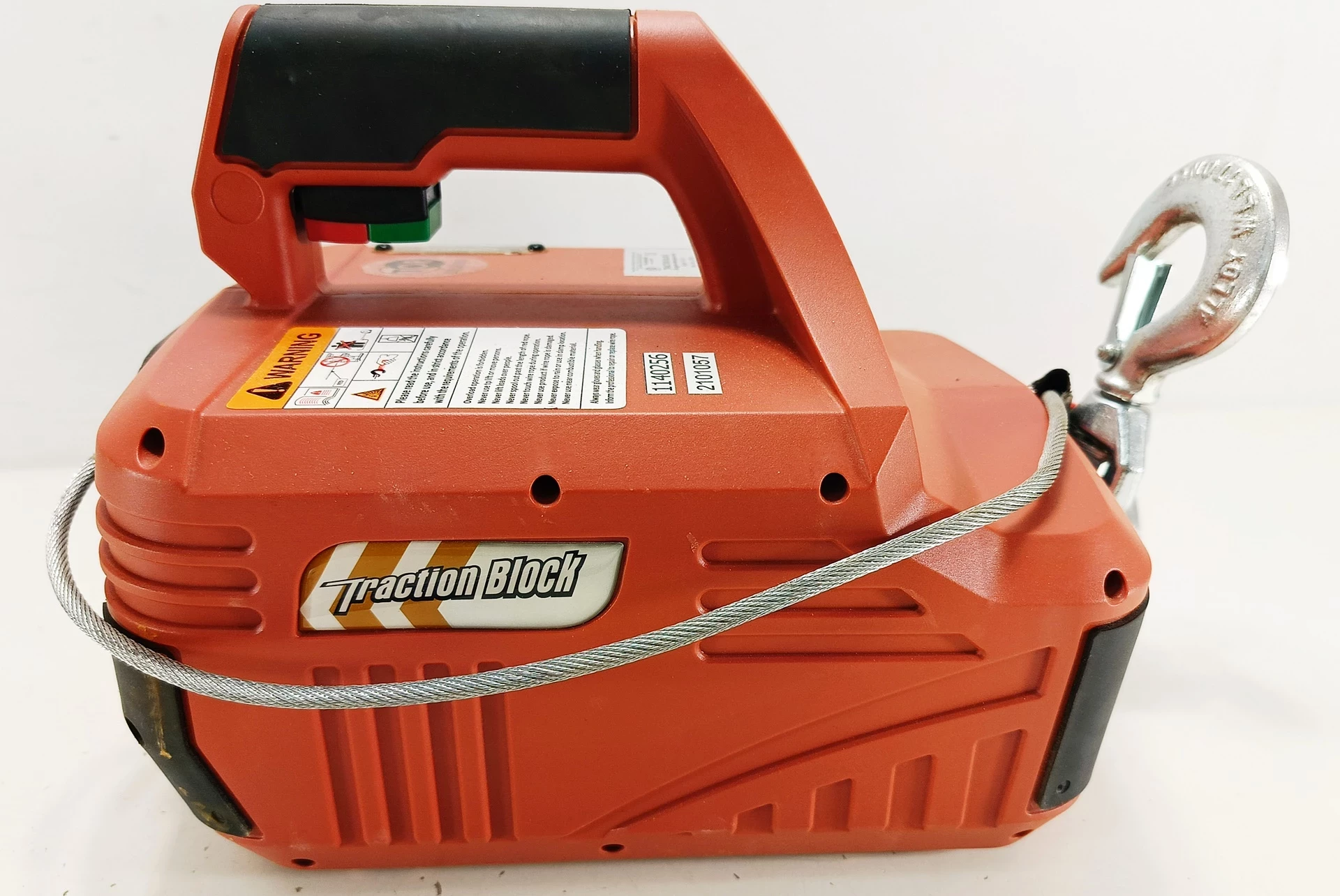 wyciagarka-elektryczna-przenosna-sq-04-250kg-8m-z-pilotem-tor-industries-kod-producenta-sq-04